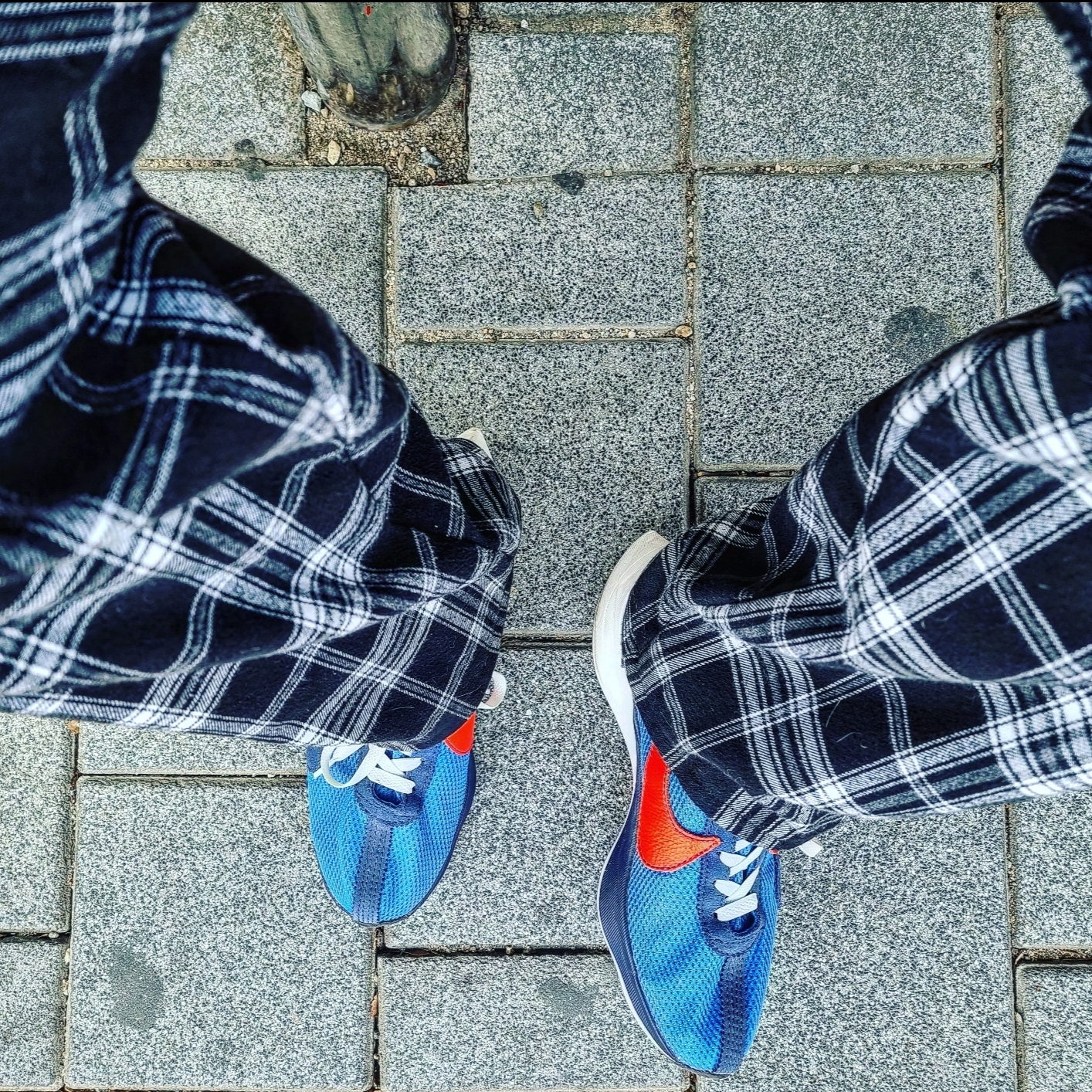 Nike Moon Racer Mountain Blue Team Orange 착용 스타일