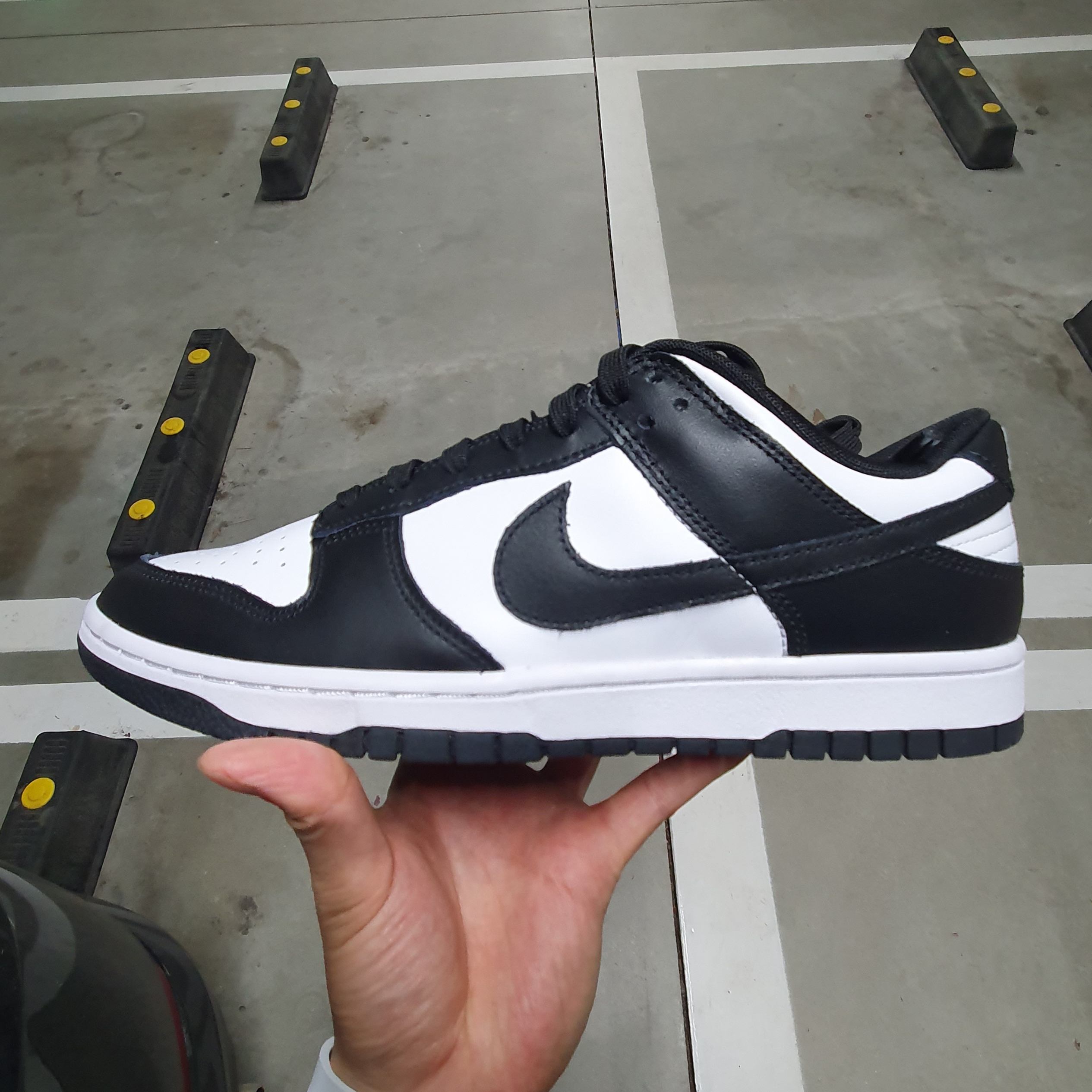 Nike Dunk Low Retro Black 착용 스타일 - 1