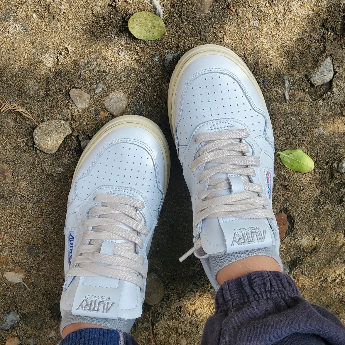 (W) Autry Medalist Low Leather Sneakers White 착용 스타일