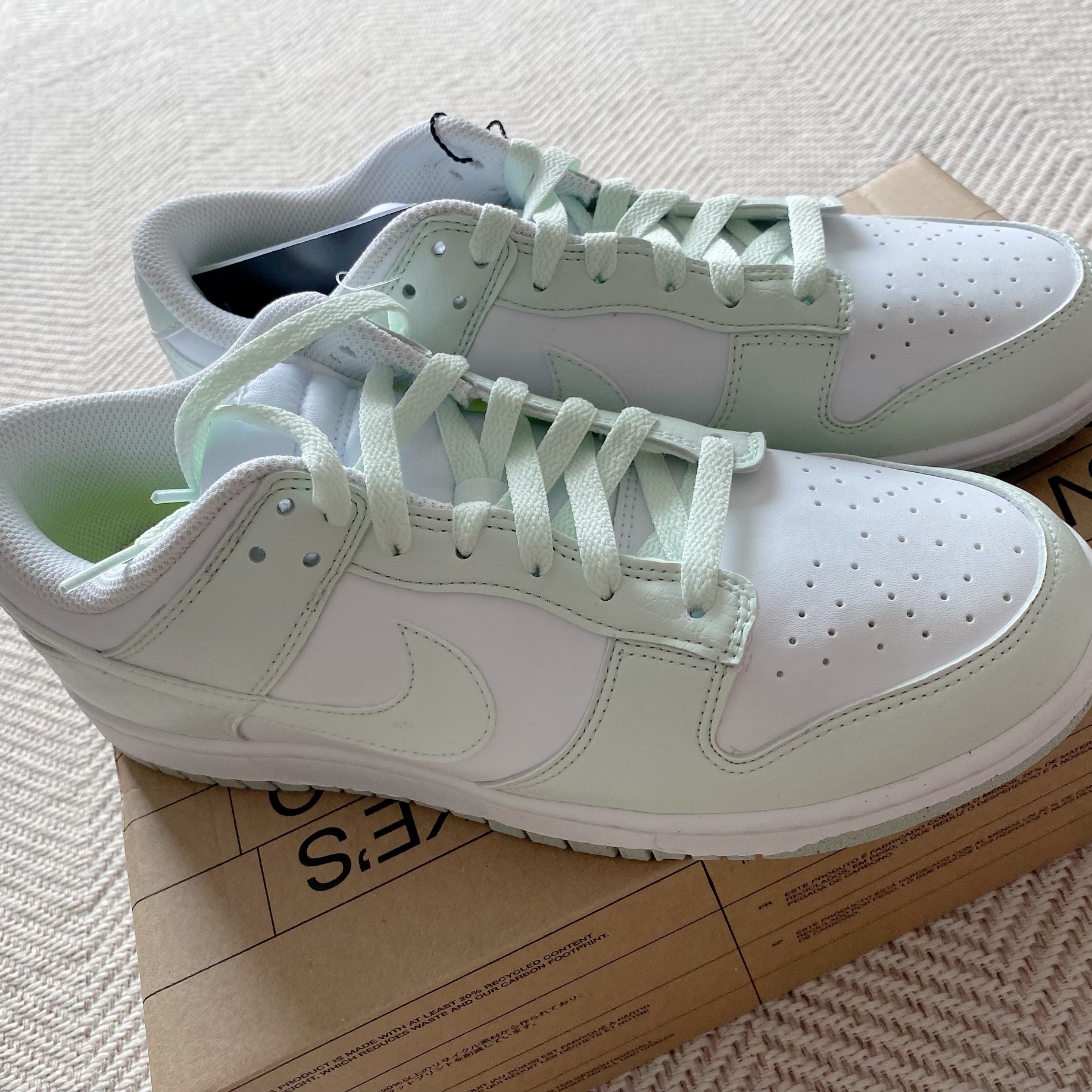 (W) Nike Dunk Low Next Nature Barely Green and White 착용 스타일