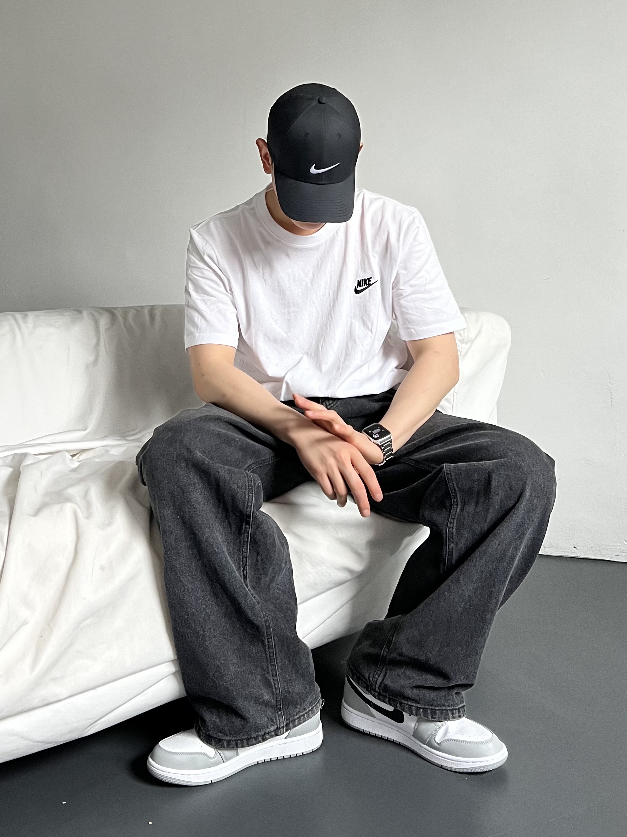 Jordan 1 Mid Light Smoke Grey 착용 스타일 - 3