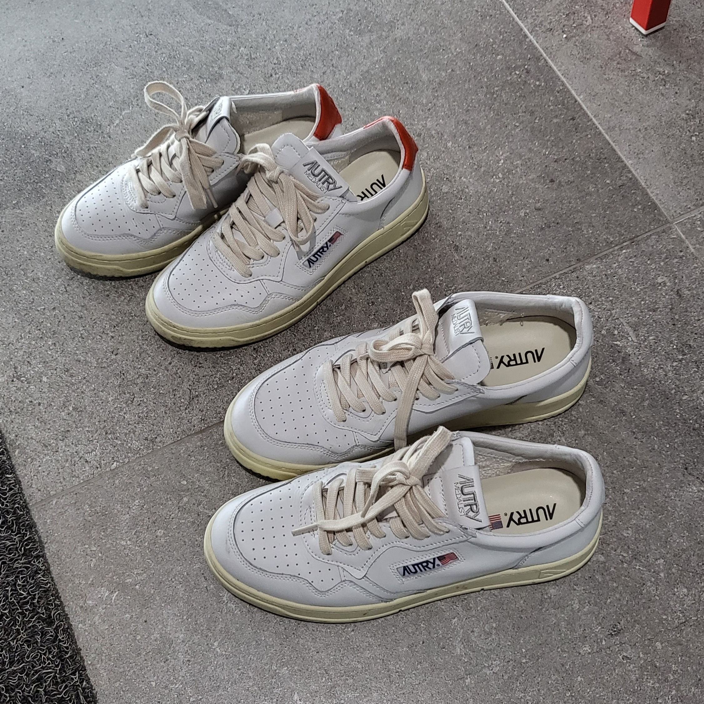 Autry Medalist Low Leather Sneakers White, (W) Autry Medalist Low Leather Sneakers White Red 착용 스타일