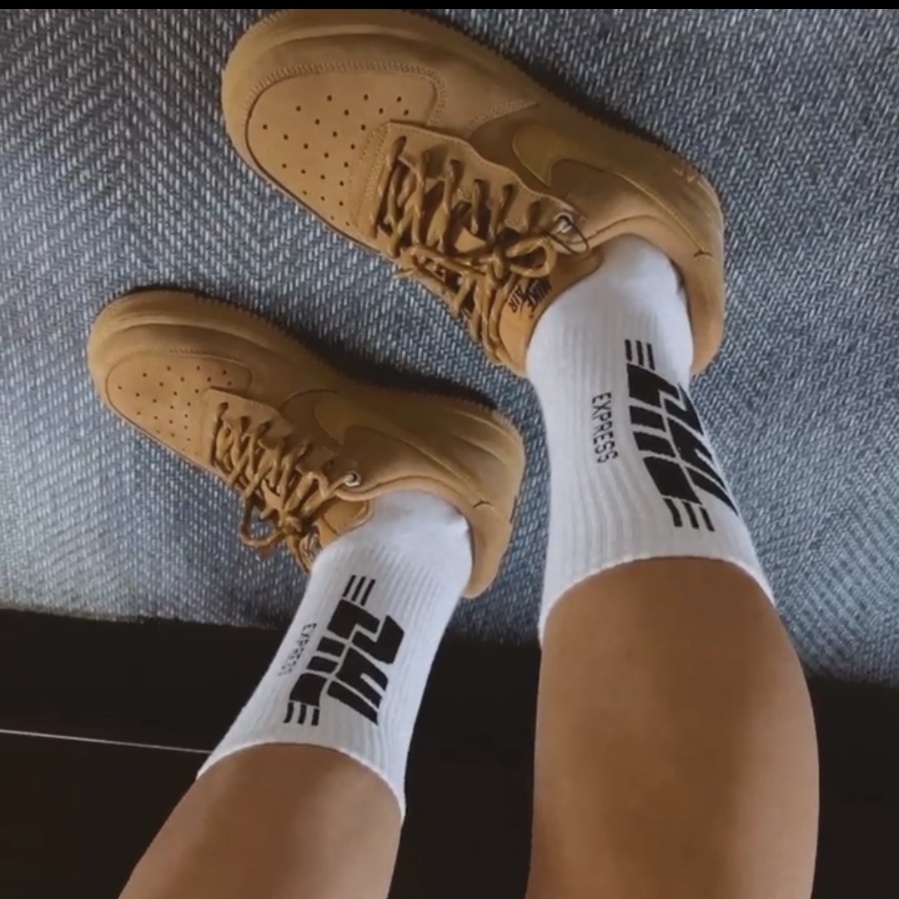 Nike Air Force 1 '07 WB Flax 착용 스타일 - 2