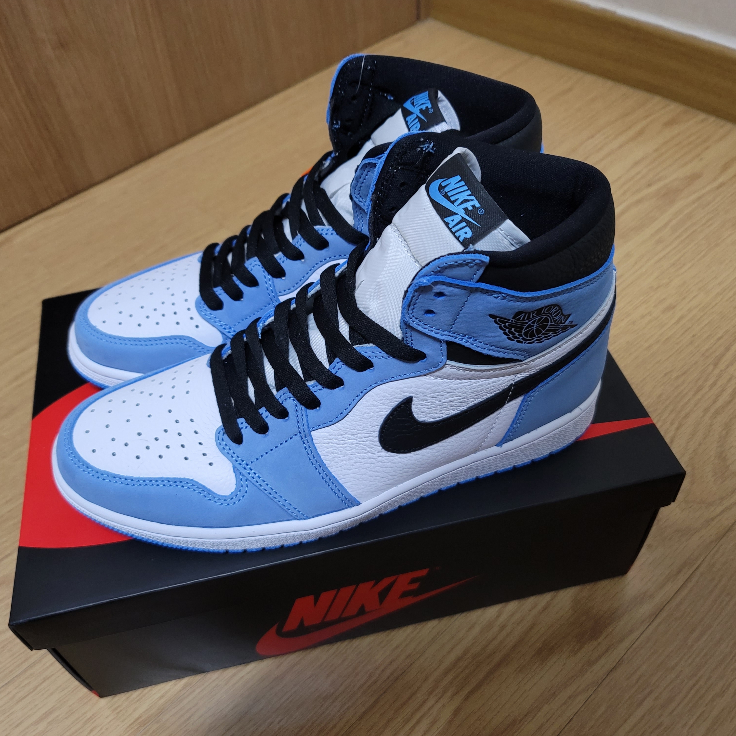 Jordan 1 Retro High OG University Blue 착용 스타일