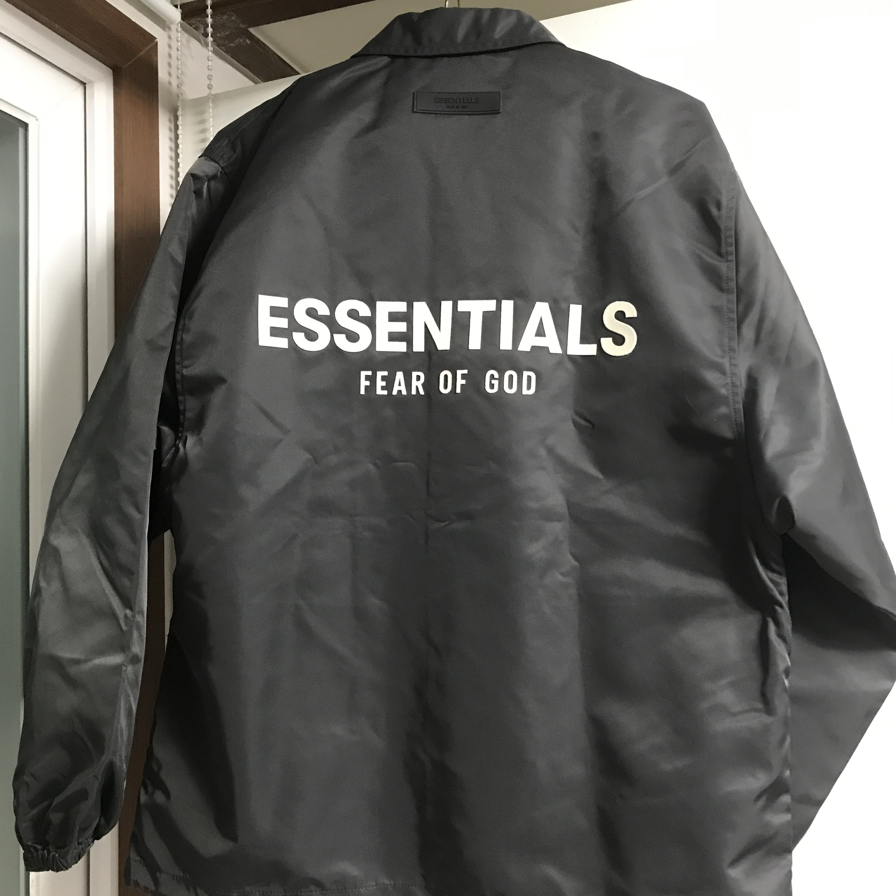 Essentials Coaches Jacket Iron - 22SS 착용 스타일 - 5