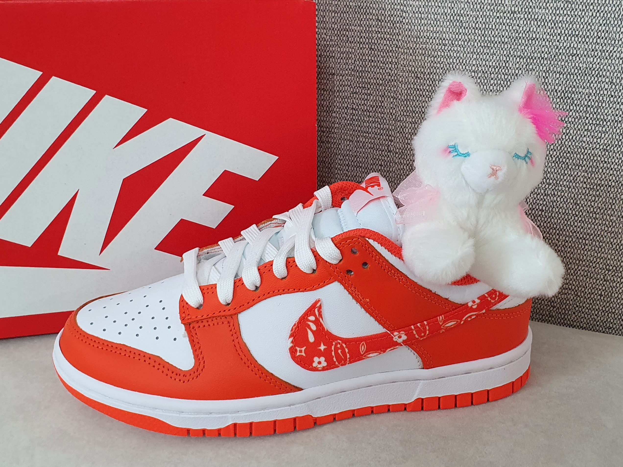 (W) Nike Dunk Low Essential Orange Paisley 착용 스타일