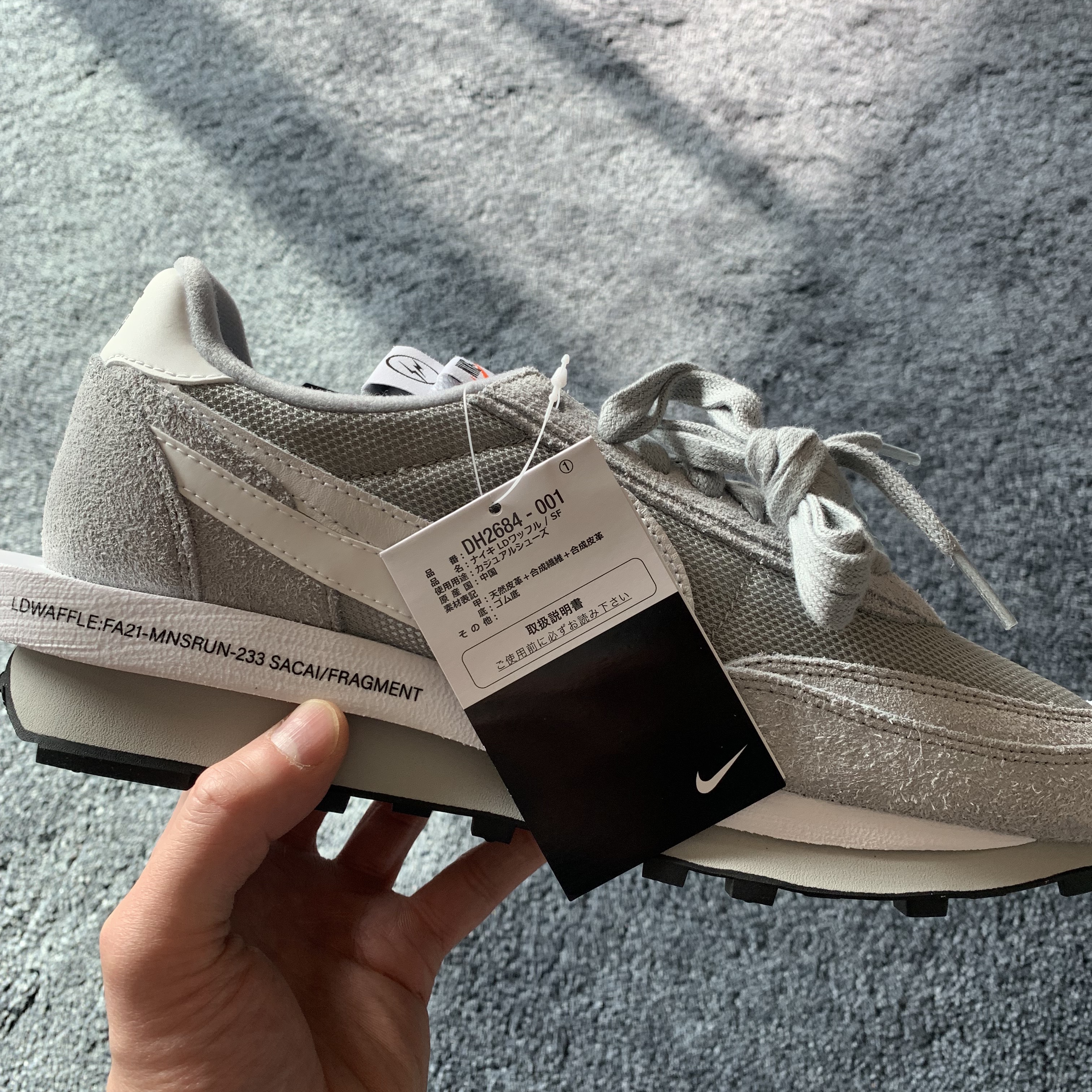 Nike x Sacai x Fragment LDWaffle Light Smoke Grey 착용 스타일 - 3