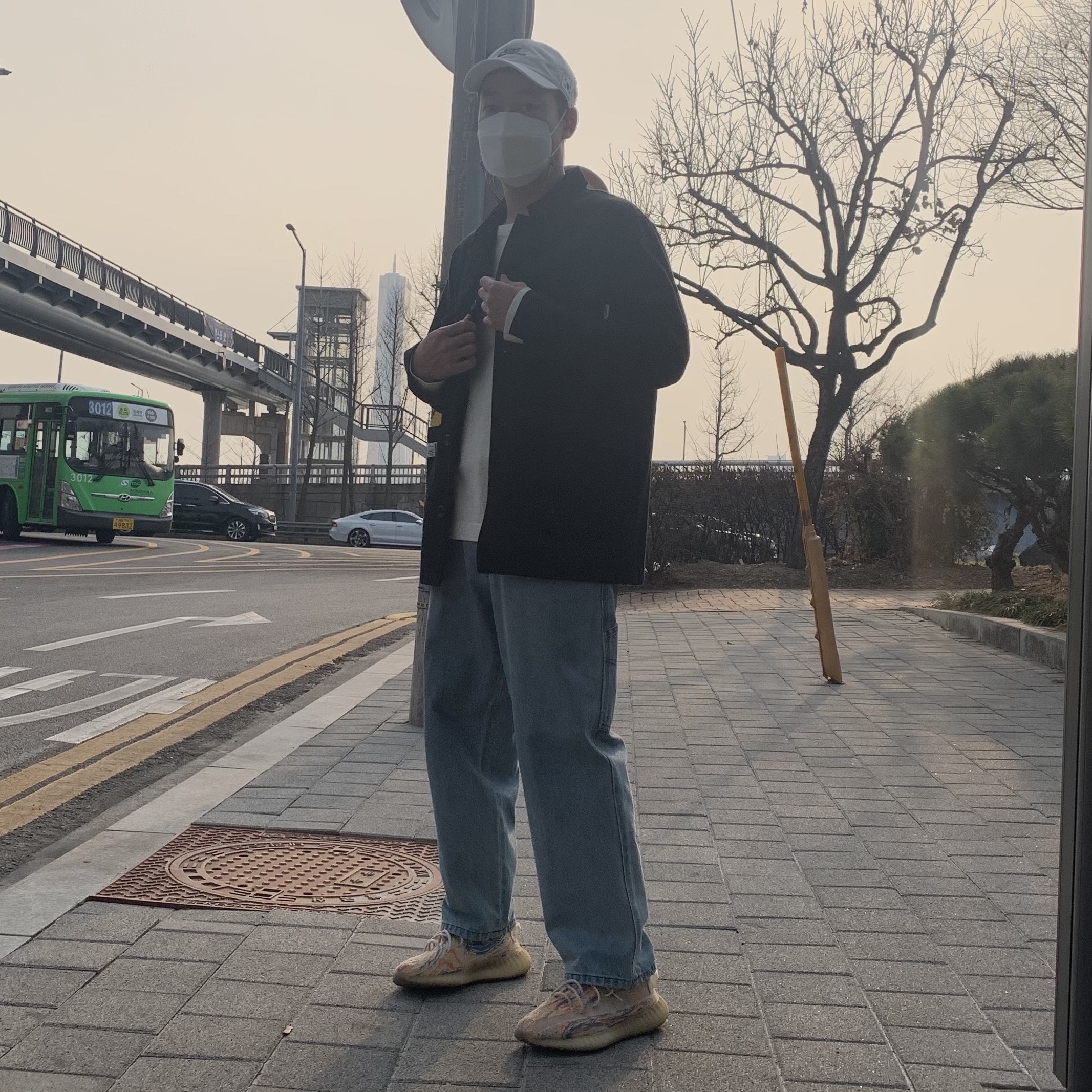 Adidas Yeezy Boost 350 V2 MX Oat, Nike H86 Korea Cap White 착용 스타일