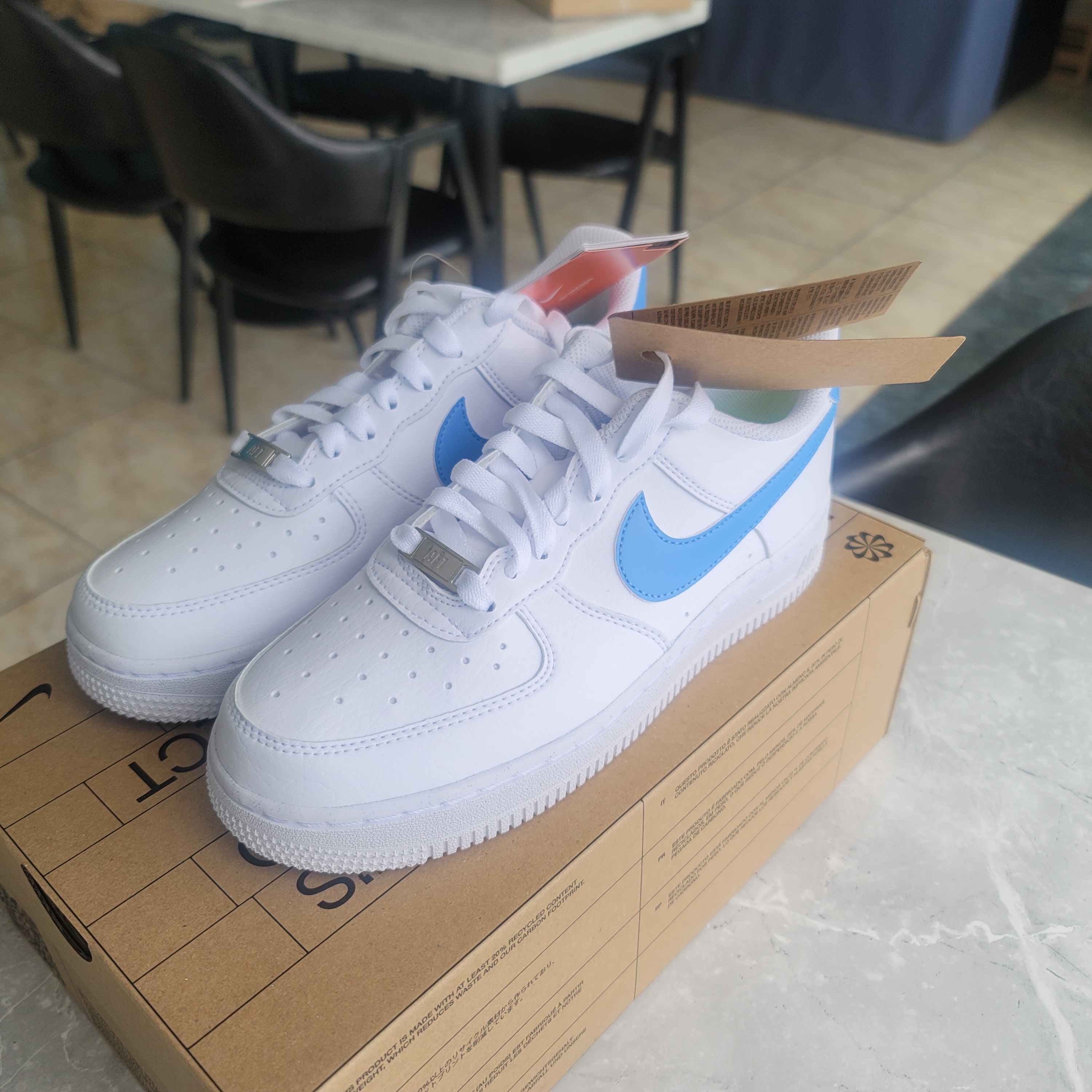 (W) Nike Air Force 1 '07 Next Nature White University Blue 착용 스타일 - 1