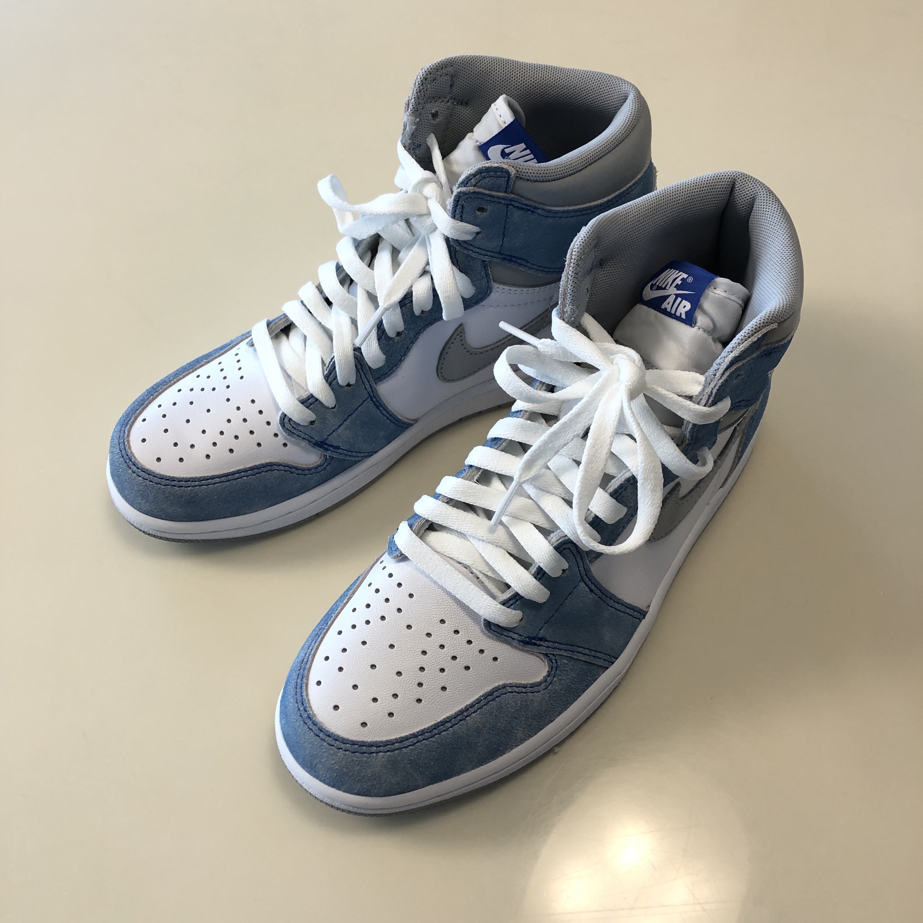 Jordan 1 Retro High OG Hyper Royal, Rolex Datejust 36mm 126234 Bright Black Jubilee 착용 스타일 - 1