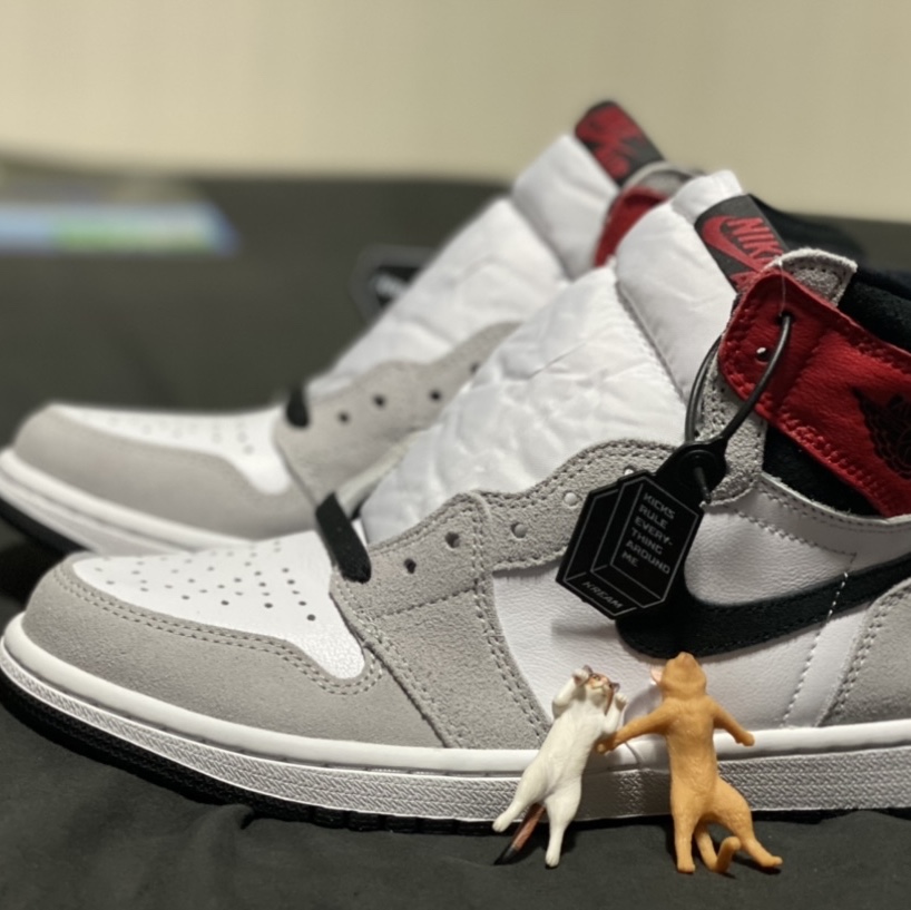 Jordan 1 Retro High OG Light Smoke Grey 착용 스타일 - 4