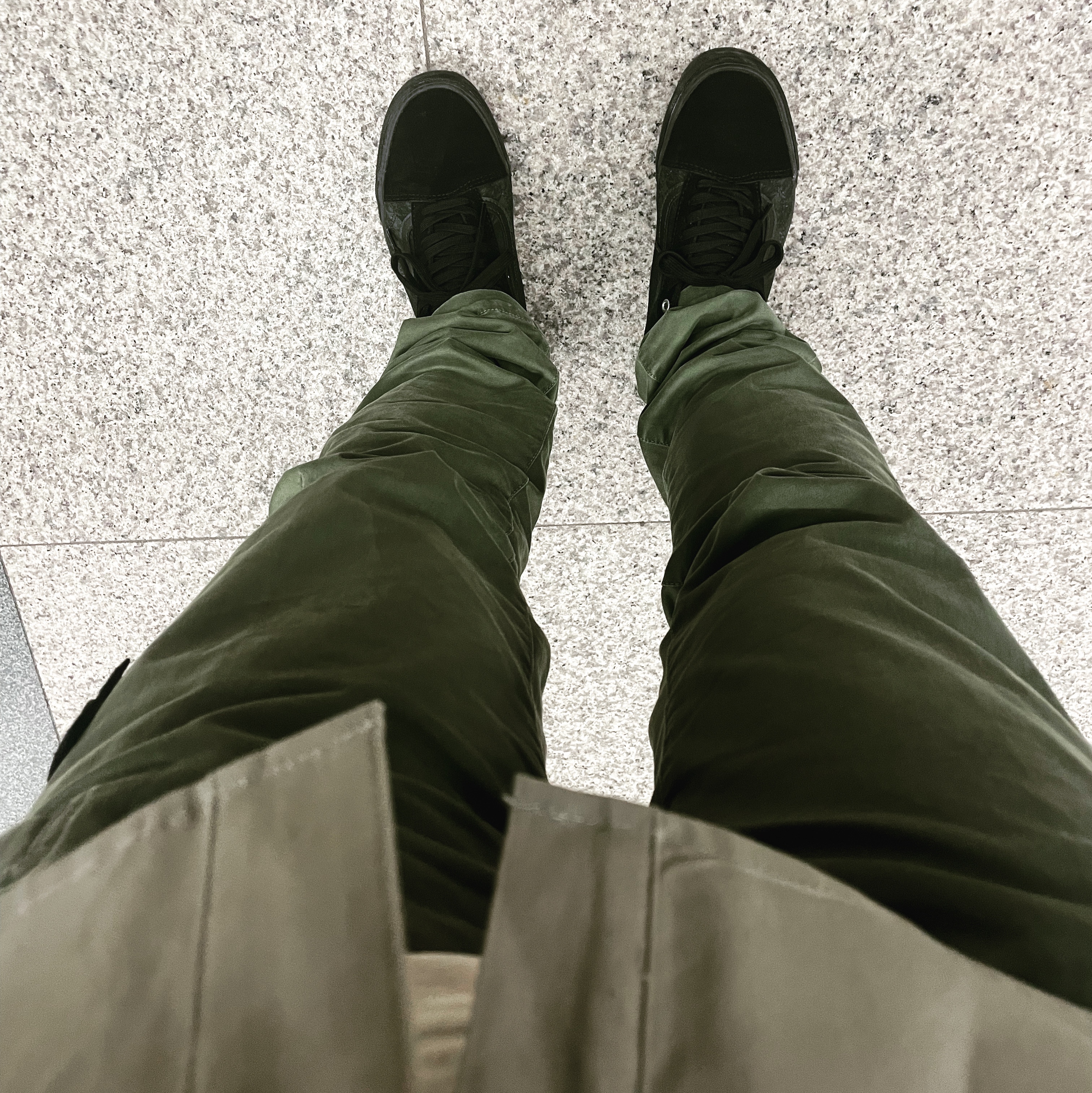 Vans Old Skool Year of Tiger Black, Stone Island 312L1 T.CO+OLD Cargo Pants Dark Green - 20FW 착용 스타일