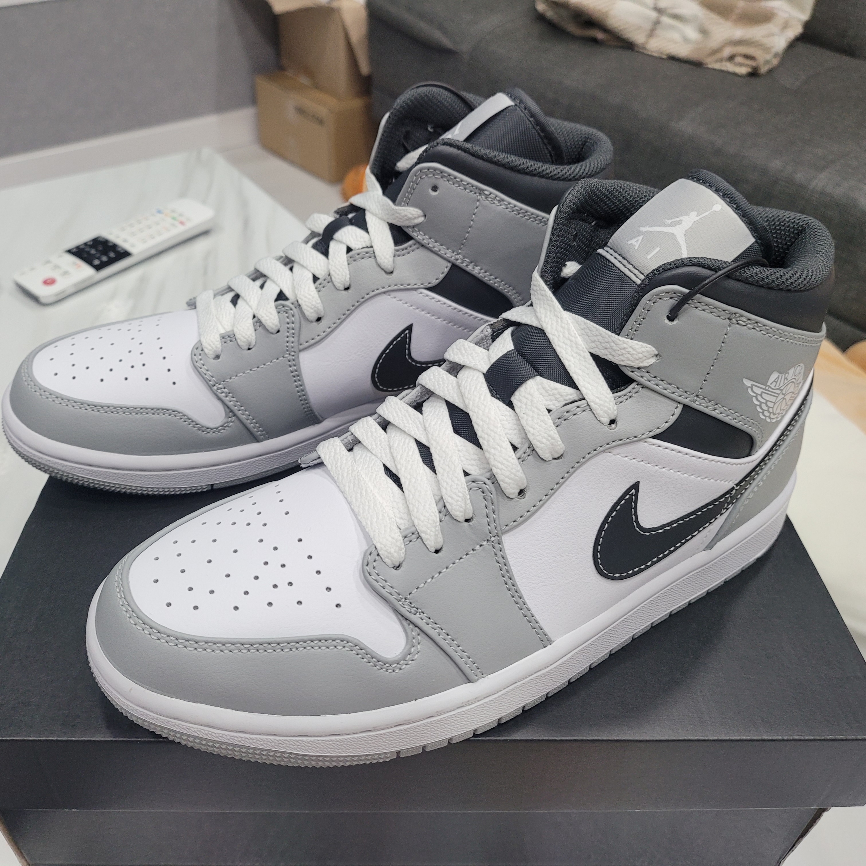 Jordan 1 Mid Light Smoke Grey Anthracite 착용 스타일