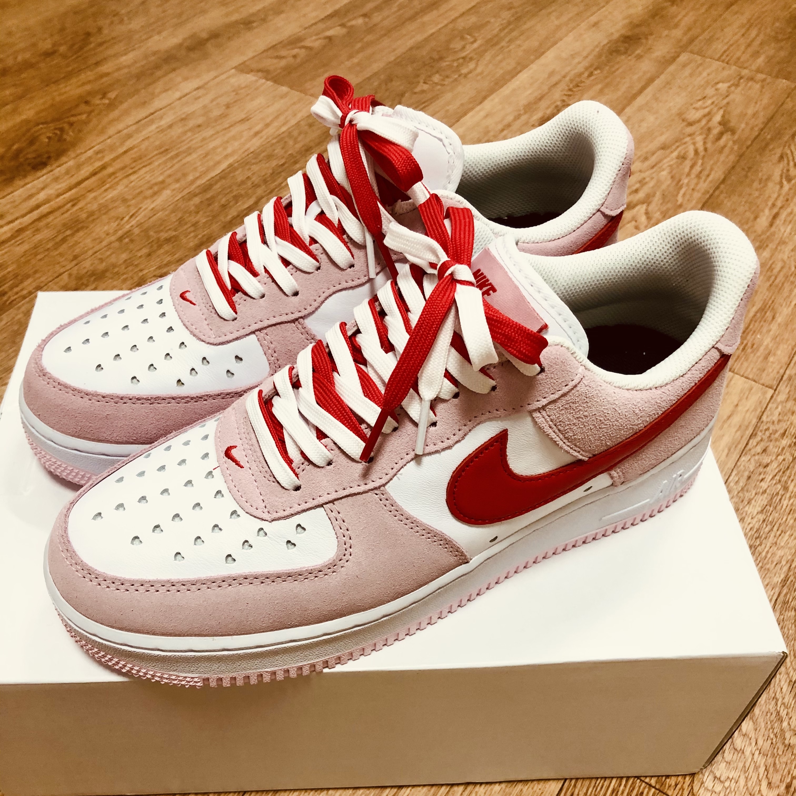 Nike Air Force 1 '07 QS Valentine's Day 착용 스타일