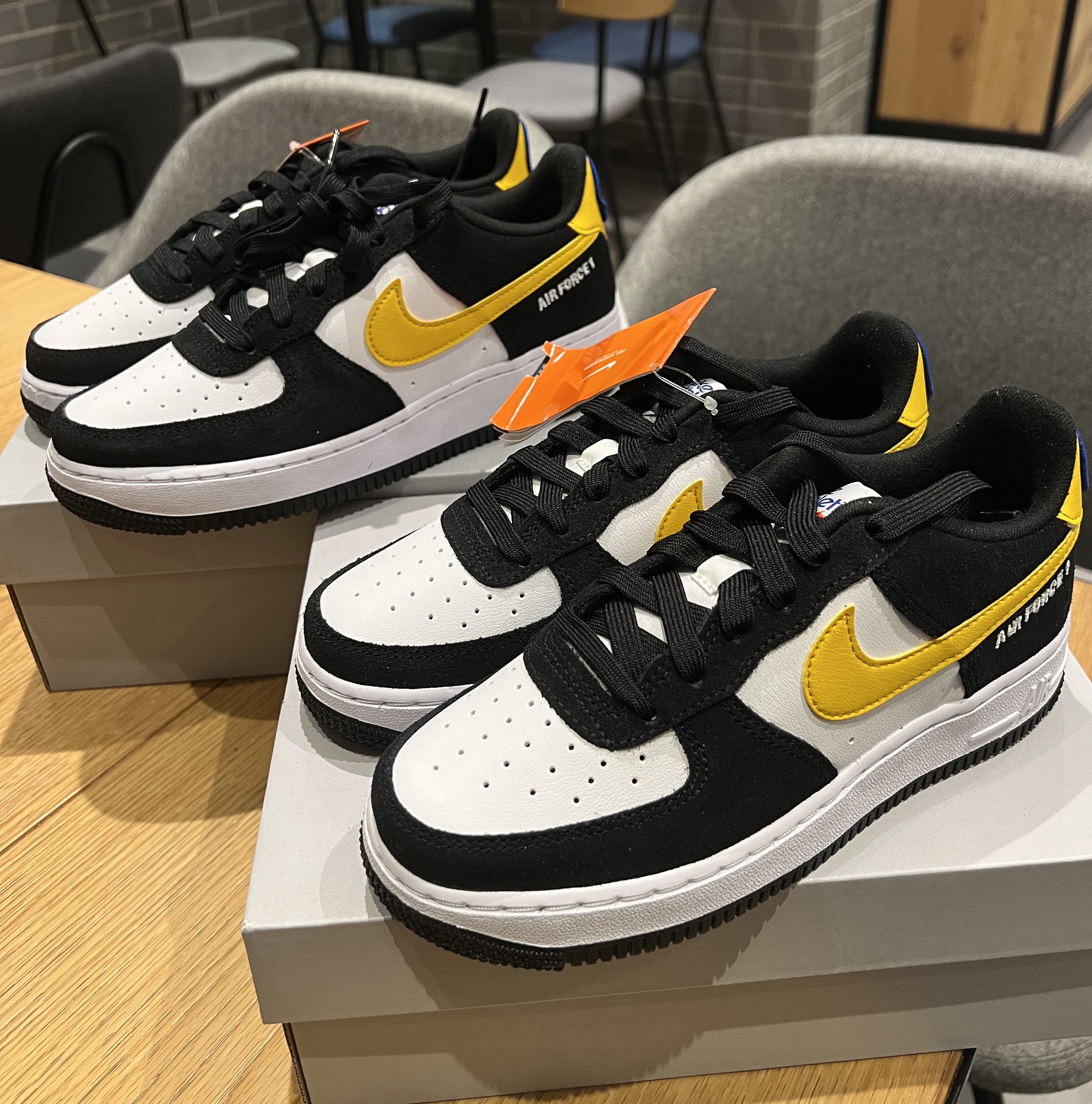 Nike Air Force 1 '07 LV8 Athletic Club Black Dark Sulfur, (GS) Nike Air Force 1 LV8 Athletic Club Black Dark Sulfur 착용 스타일