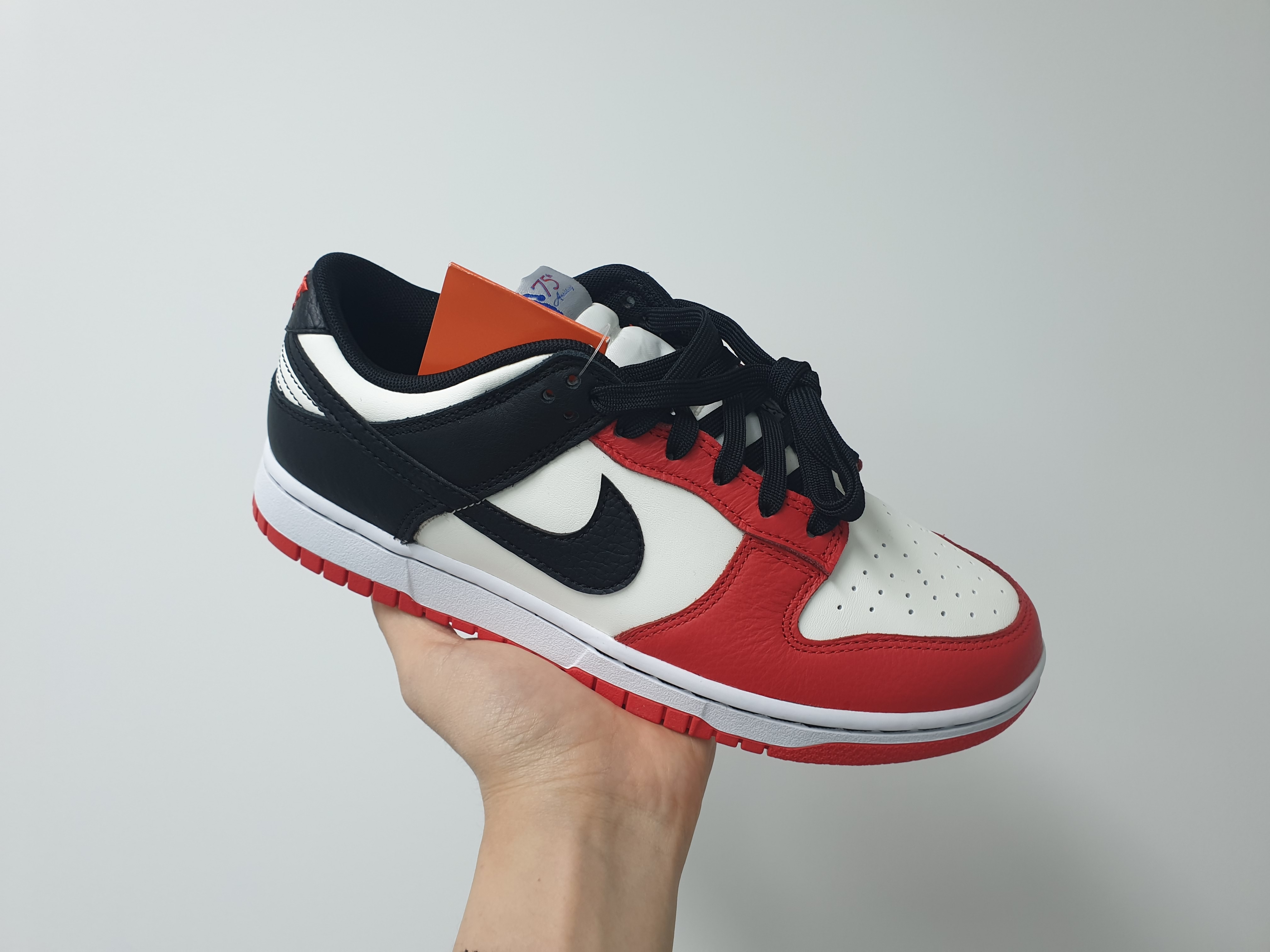 Nike x NBA Dunk Low Retro EMB Black and Chile Red 착용 스타일