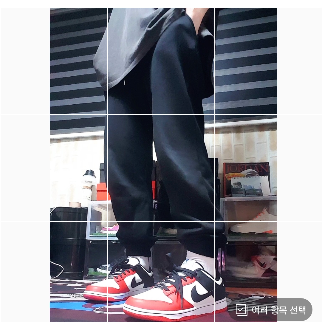 Nike x NBA Dunk Low Retro EMB Black and Chile Red 착용 스타일 - 1