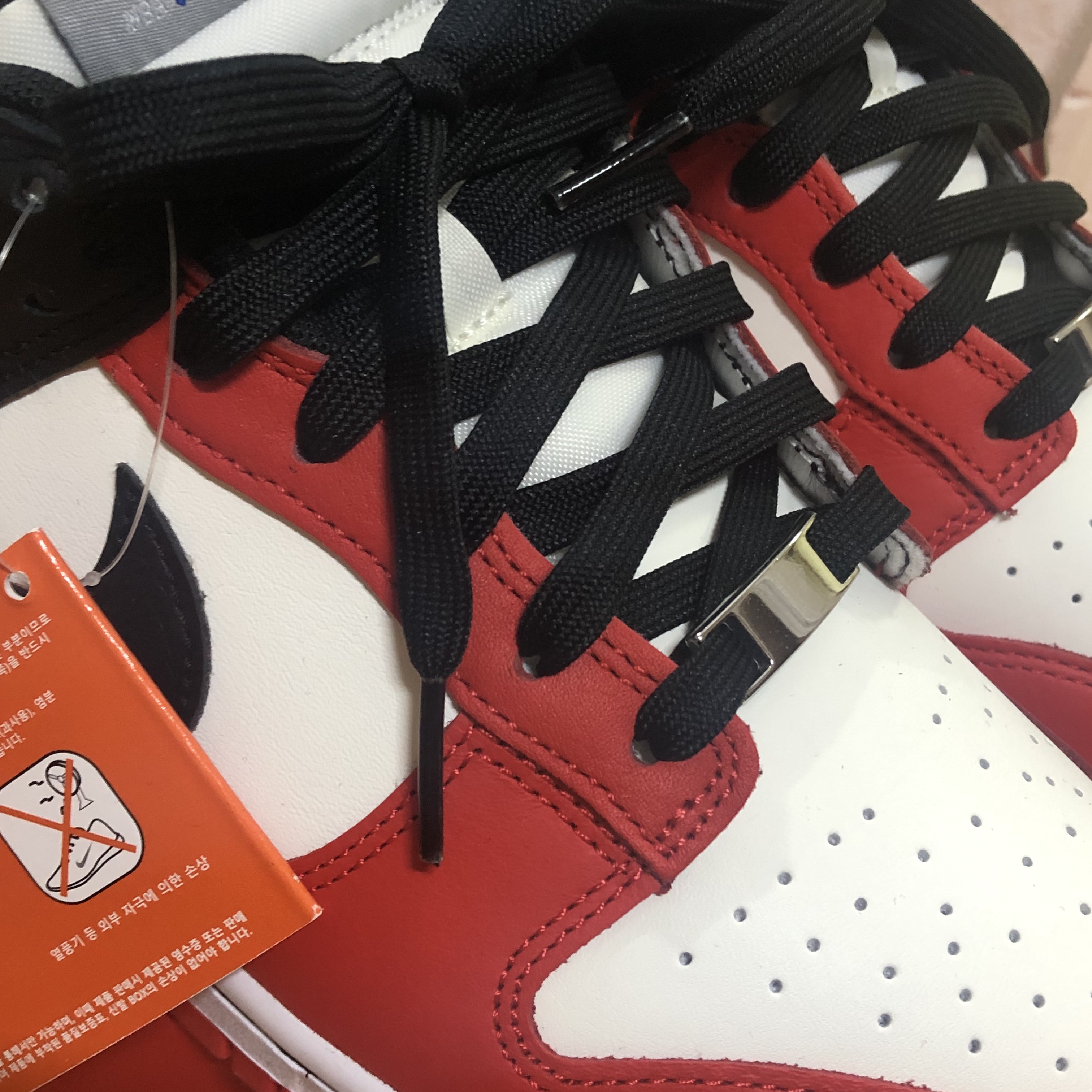 Nike x NBA Dunk Low Retro EMB Black and Chile Red 착용 스타일