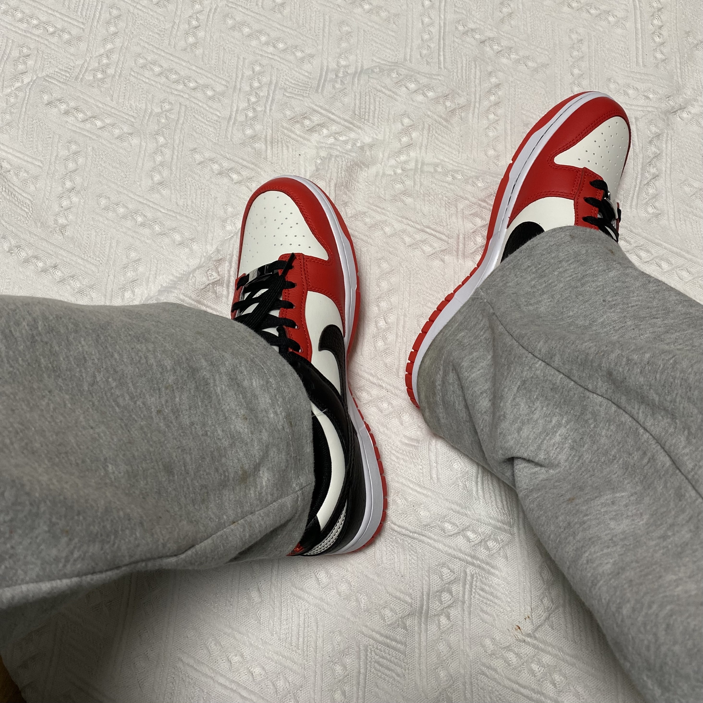 Nike x NBA Dunk Low Retro EMB Black and Chile Red 착용 스타일
