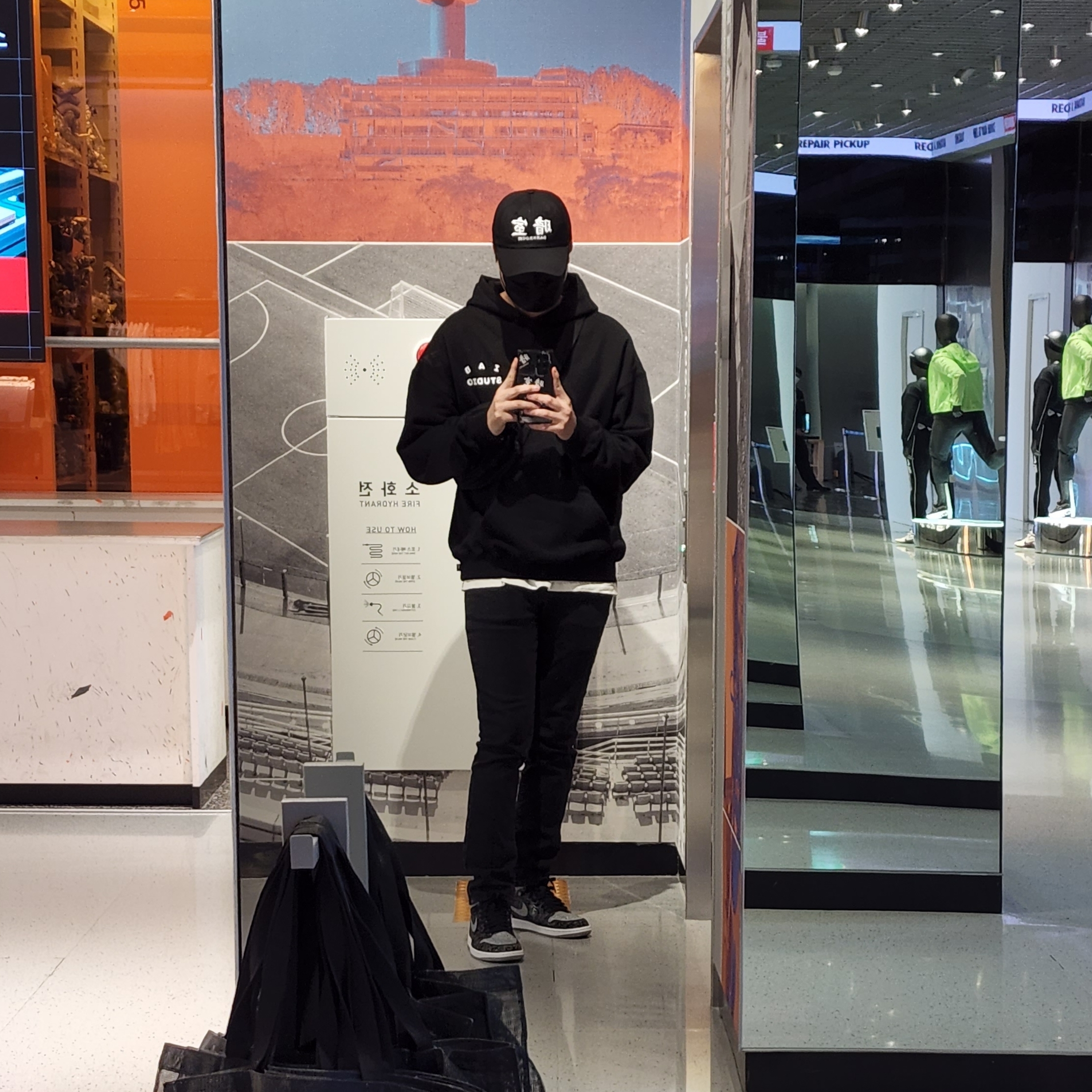 Jordan 1 Retro High OG Rebellionaire, IAB Studio Hoodie Black White 착용 스타일