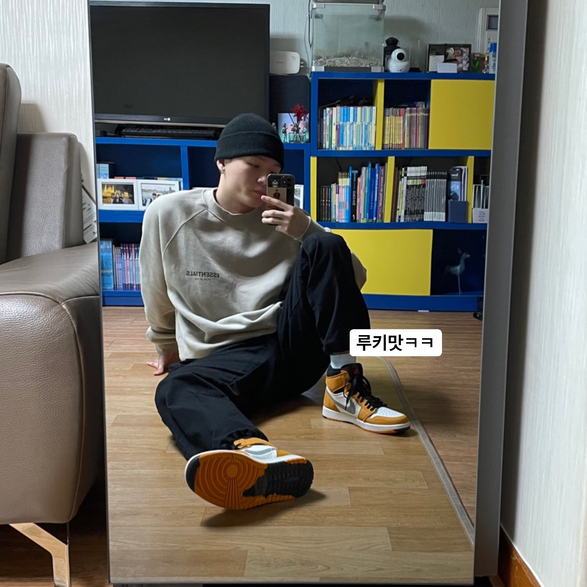 Jordan 1 Element Gore-Tex Light Curry, Essentials The Core Collection Pullover Crewneck Oatmeal 착용 스타일