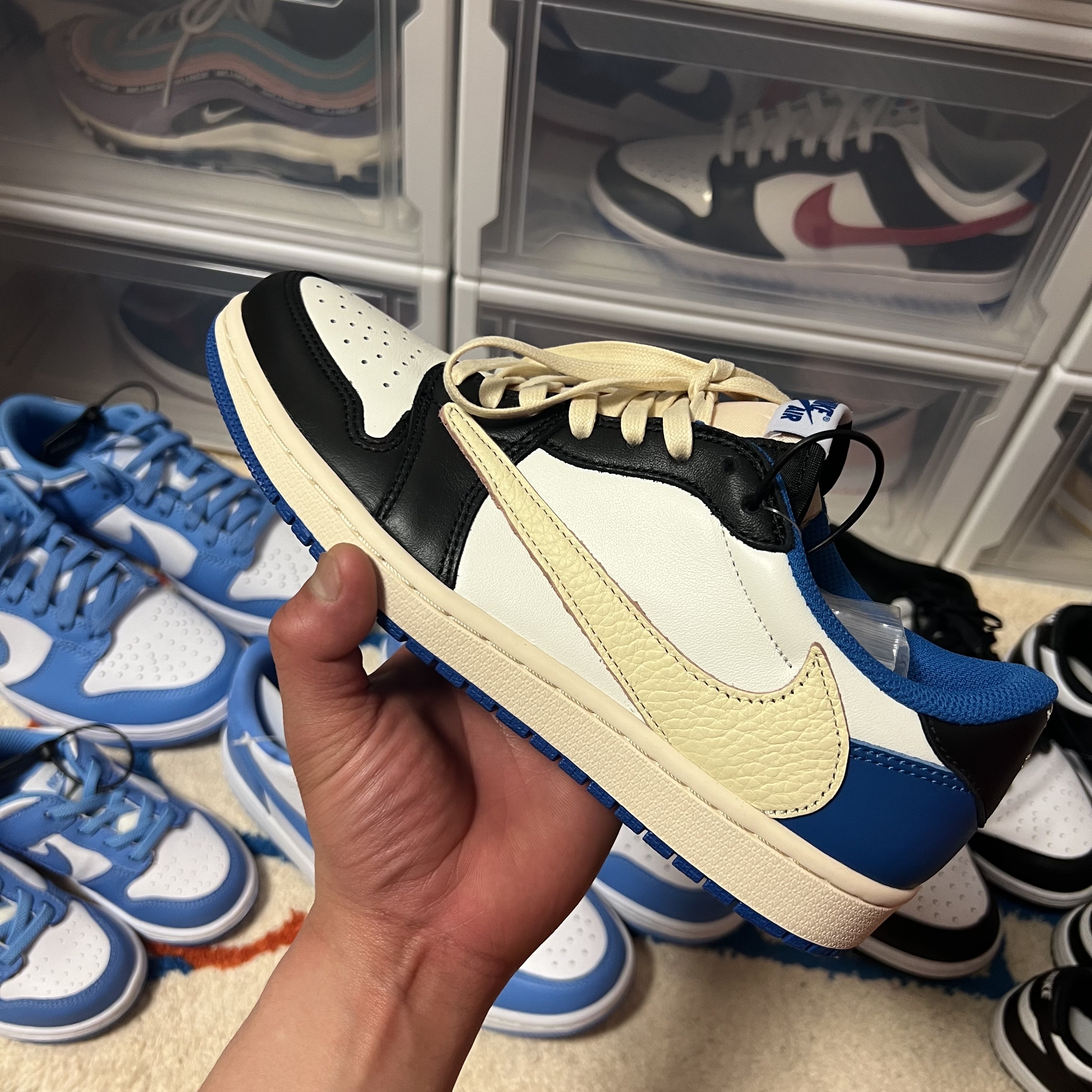 Jordan 1 x Travis Scott x Fragment Retro Low OG SP Military Blue 착용 스타일