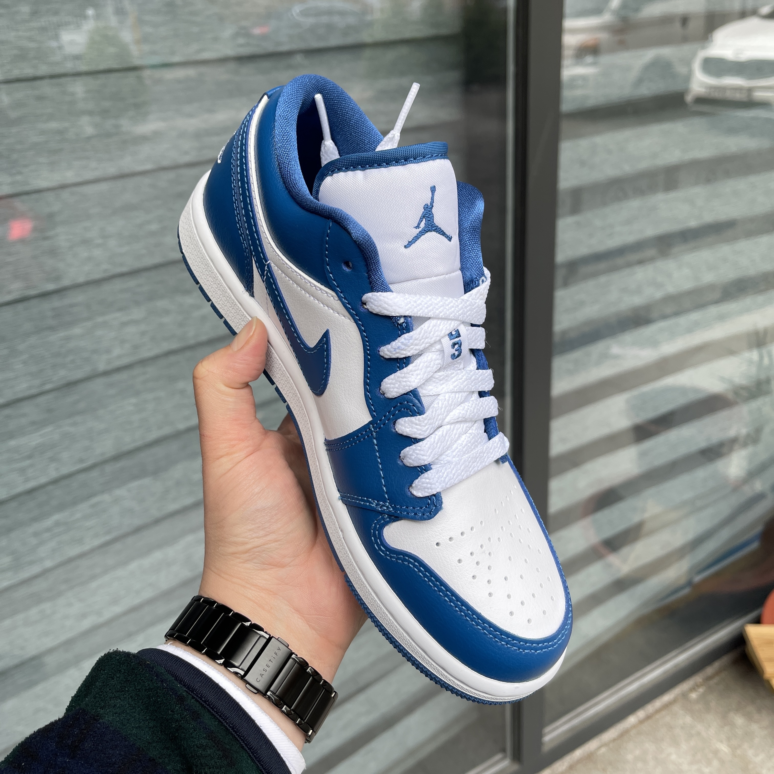 (W) Jordan 1 Low White Dark Marina Blue 착용 스타일 - 4