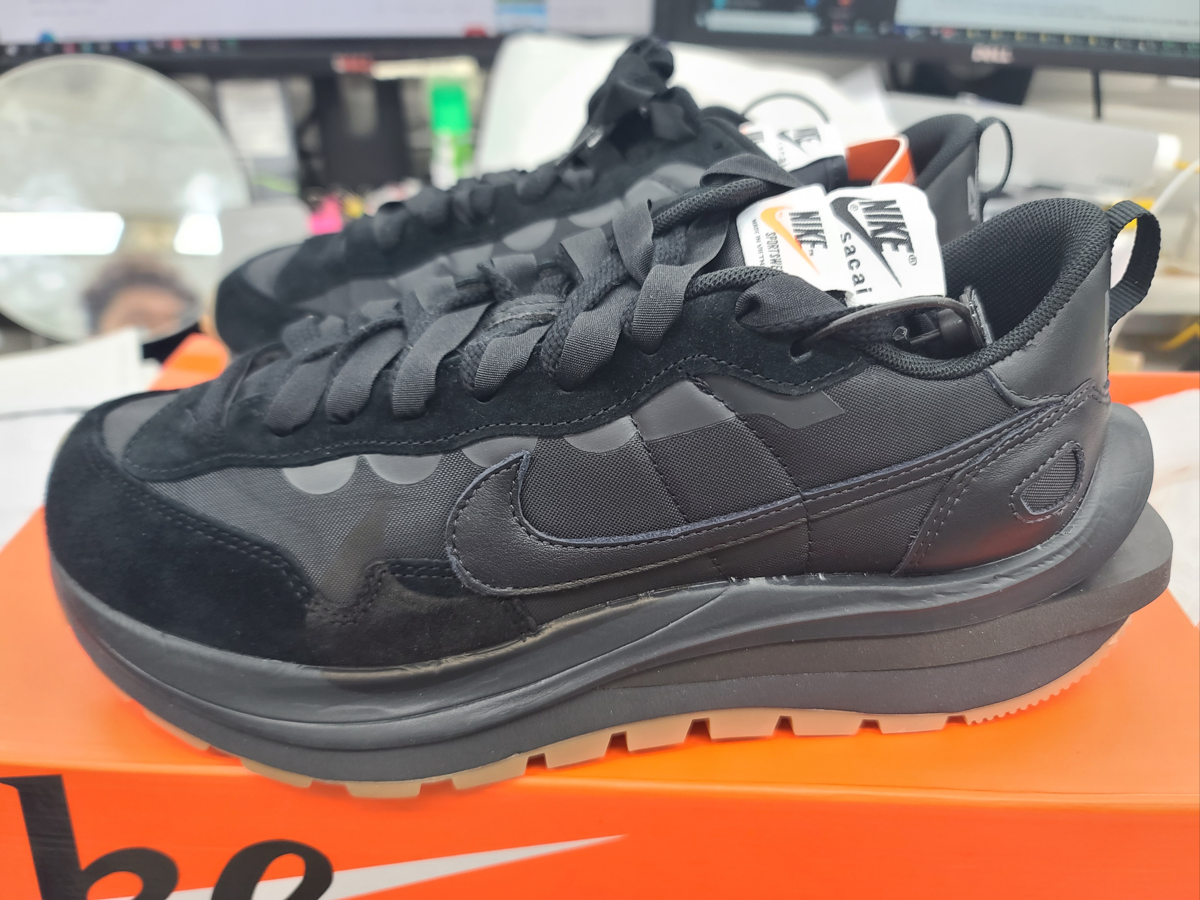 Nike x Sacai VaporWaffle Black and Gum 착용 스타일
