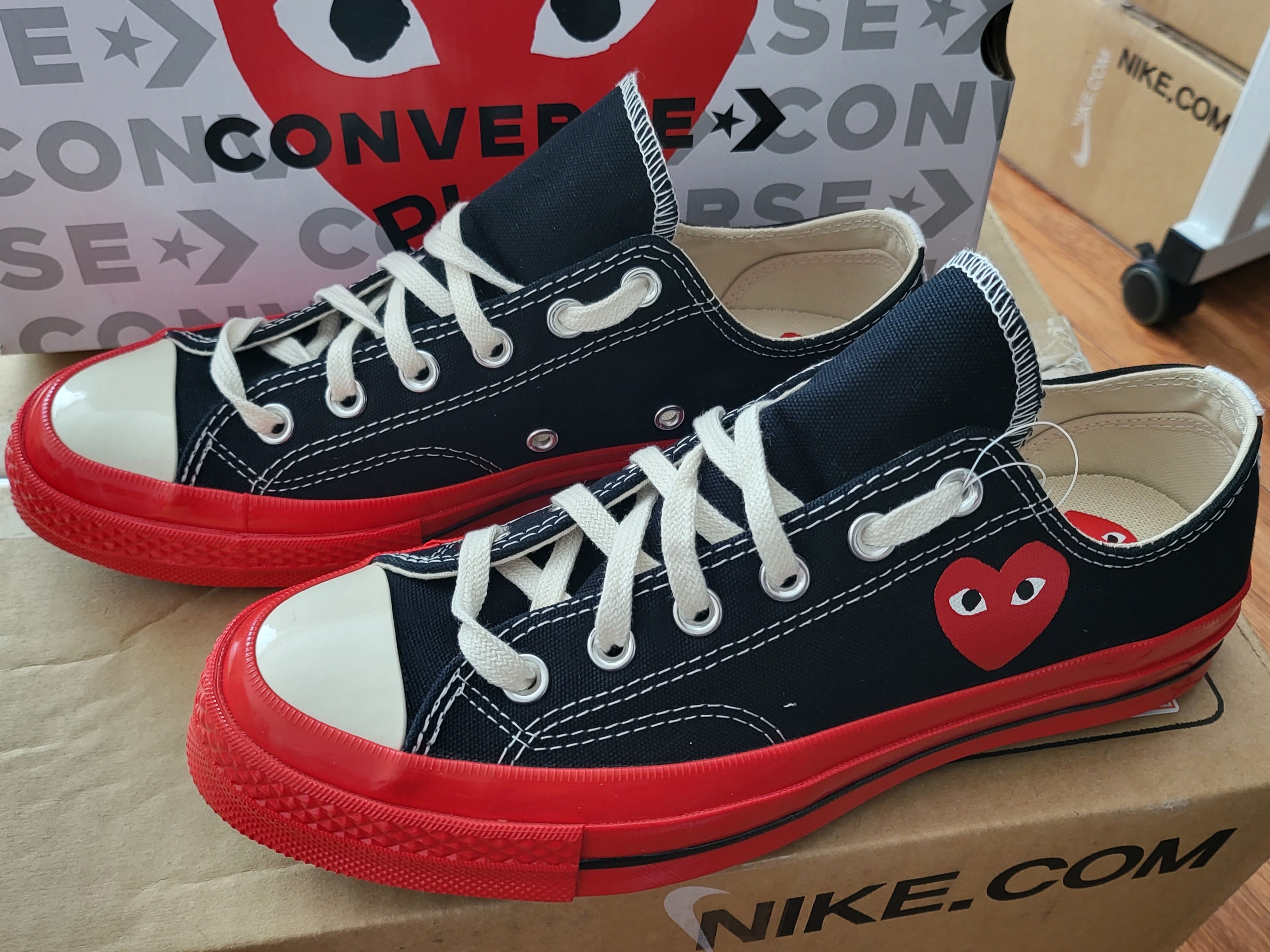 Converse x Play Comme des Garcons Chuck 70 Ox Black 착용 스타일 - 1