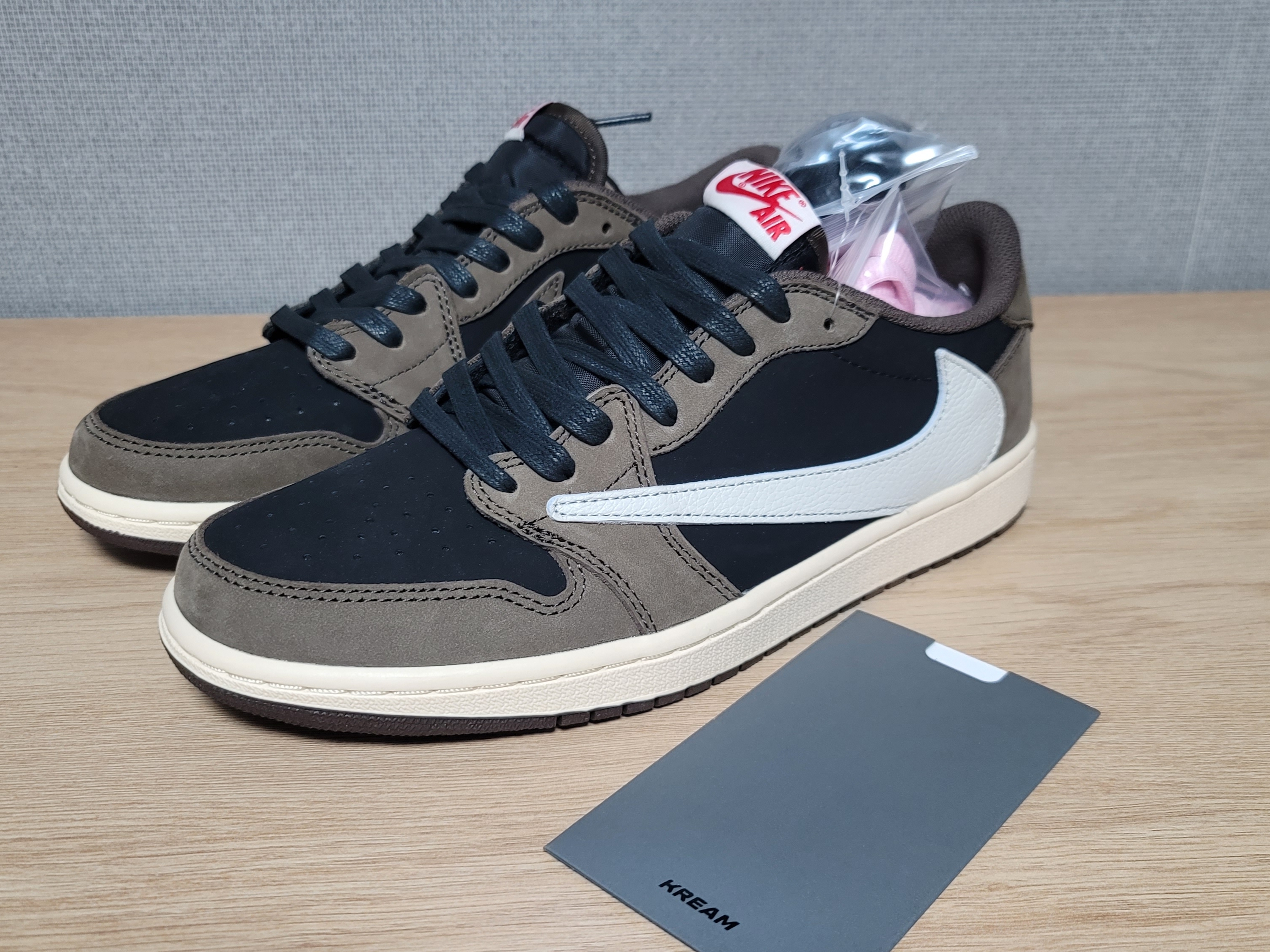 Jordan 1 x Travis Scott Retro Low OG SP Mocha 착용 스타일