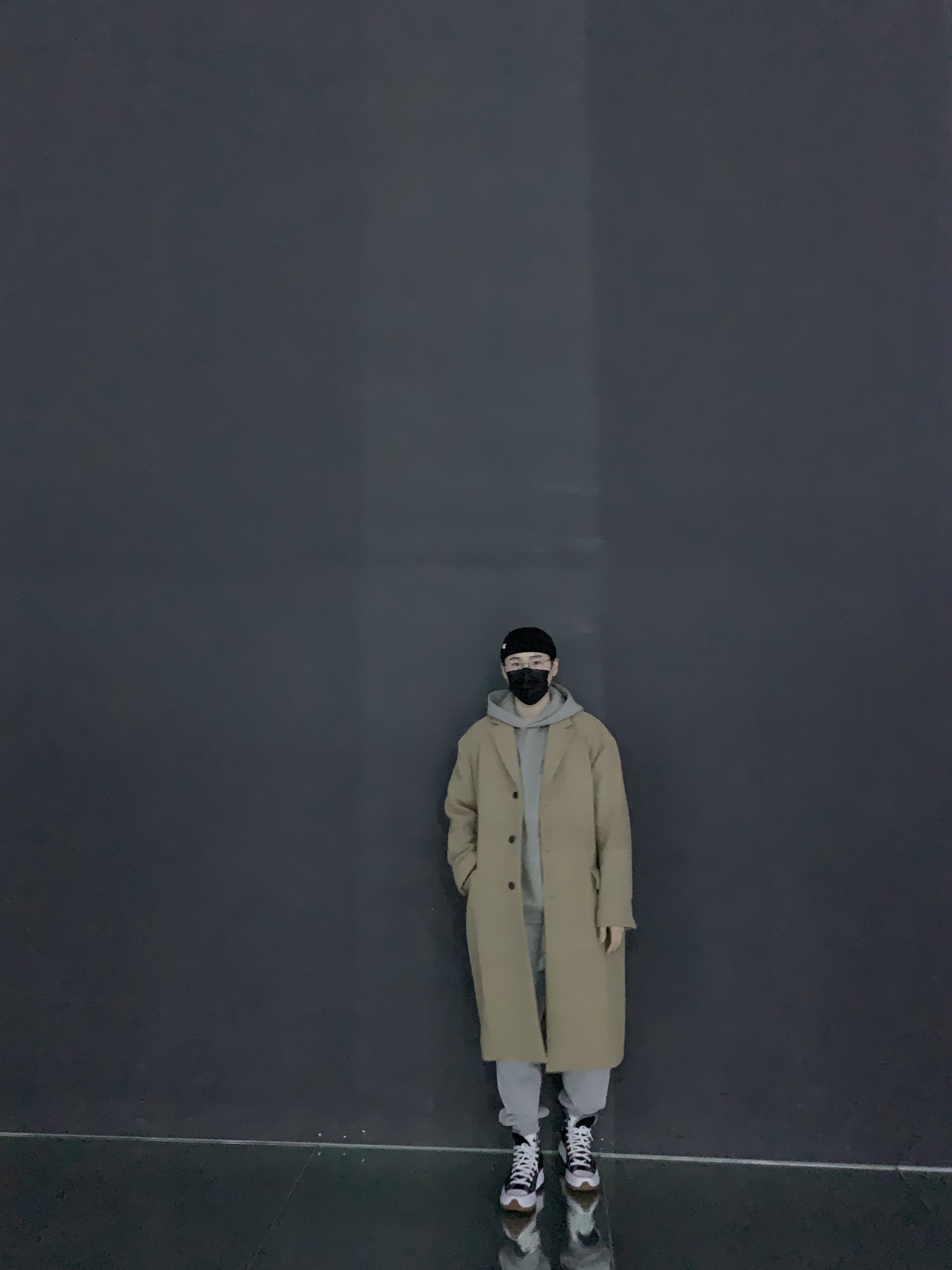 Essentials The Core Collection Pullover Hoodie Heather Oatmeal, Converse Run Star Hike Hi Black White Gum 착용 스타일 - 1