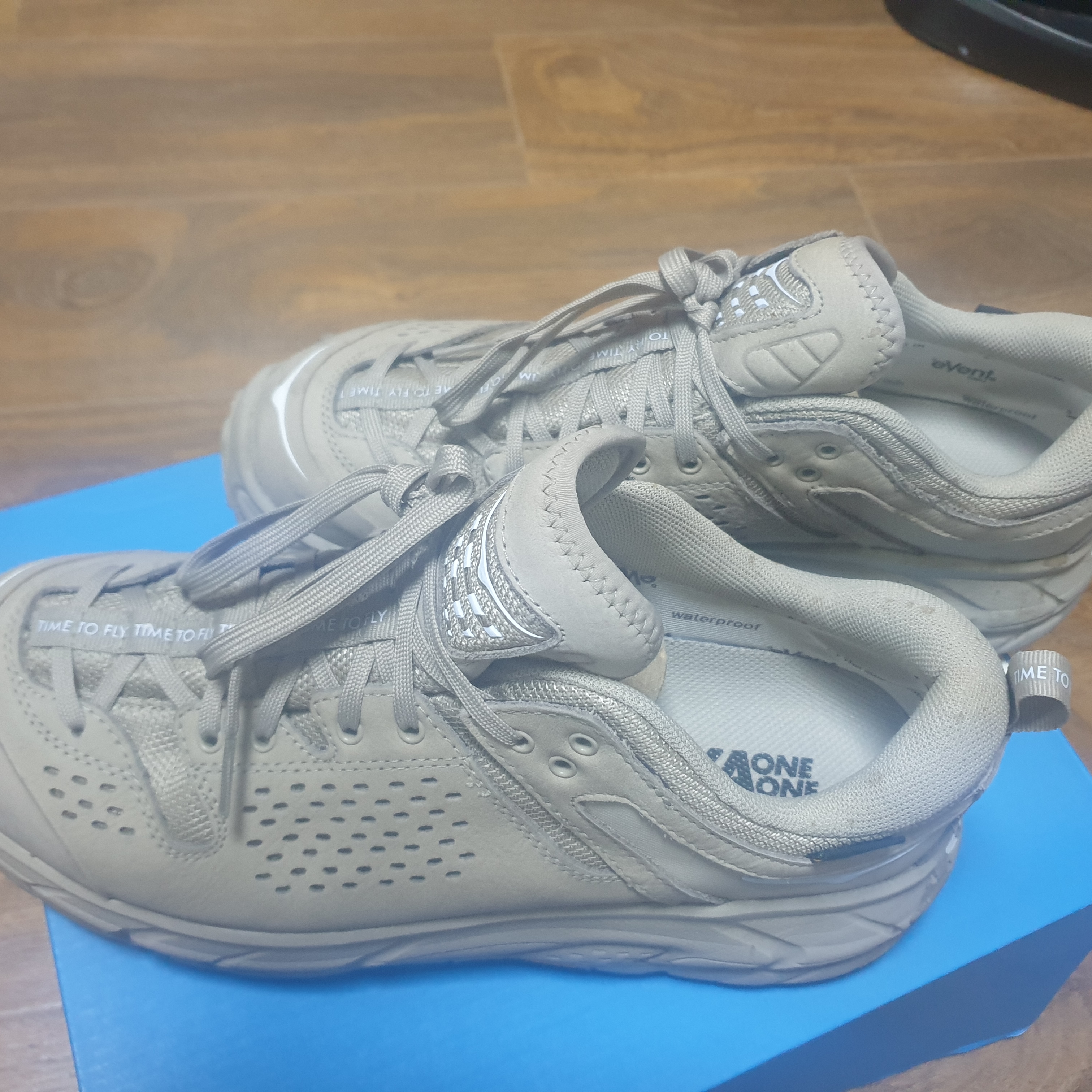 Hoka Tor Ultra Low WP JP Simply Taupe 착용 스타일