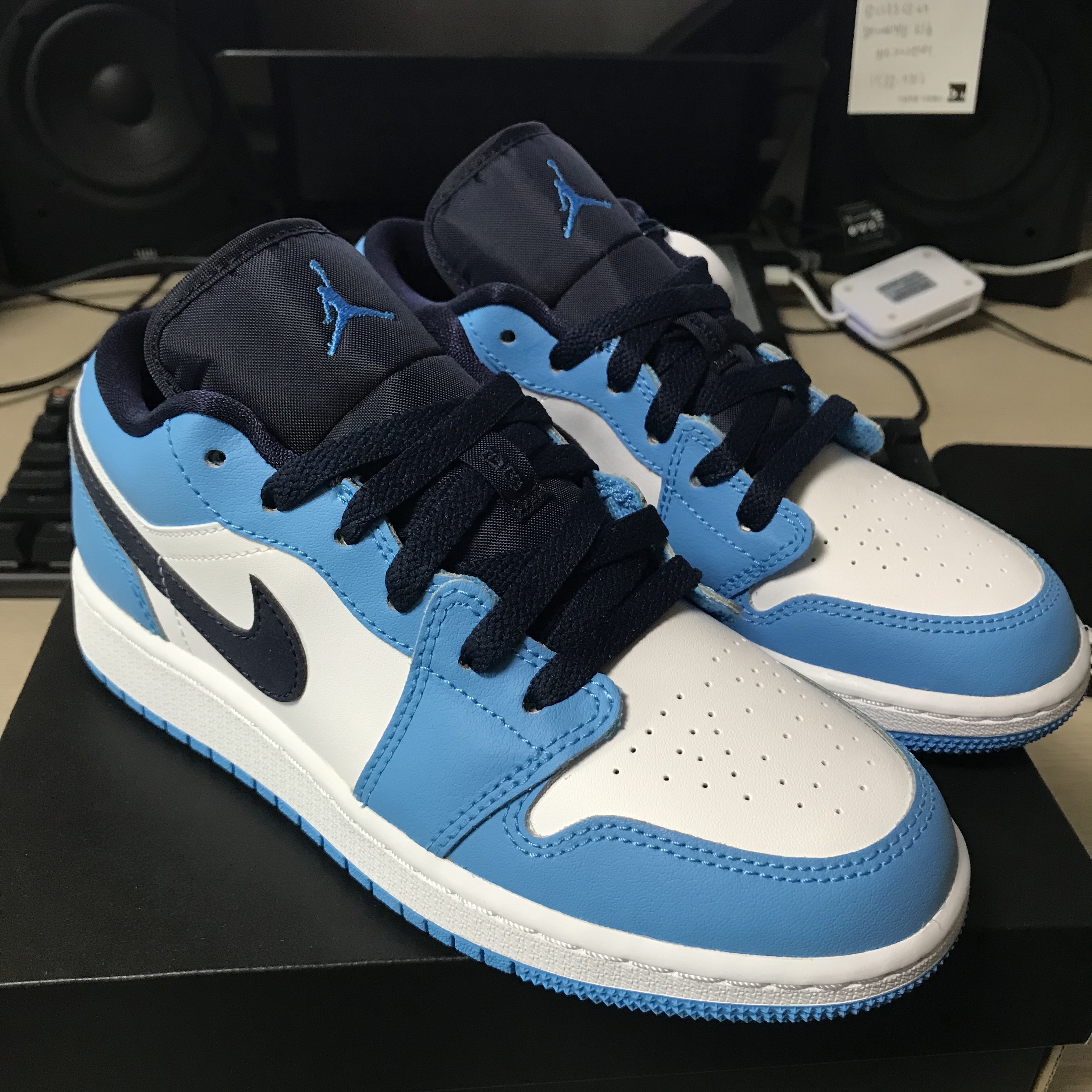 (GS) Jordan 1 Low Dark Powder Blue 착용 스타일 - 1