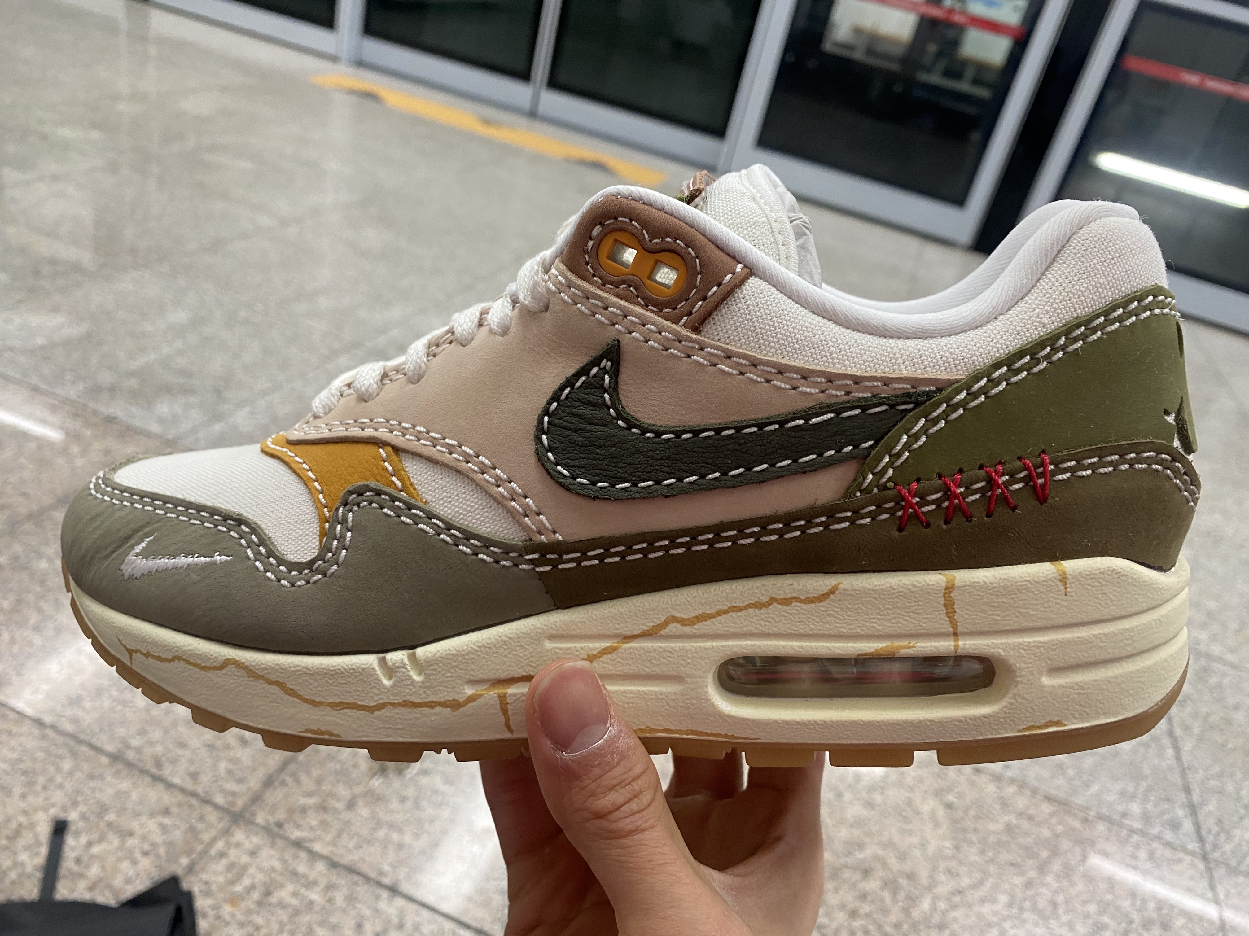 (W) Nike Air Max 1 Premium Wabisabi 착용 스타일 - 4
