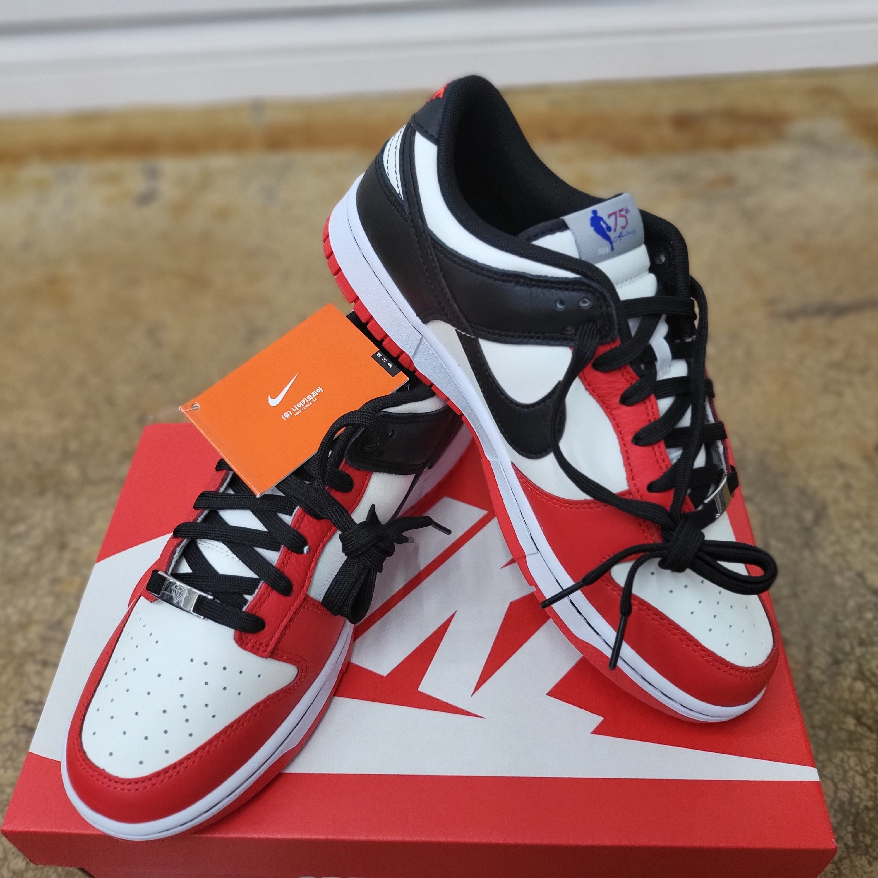 Nike x NBA Dunk Low Retro EMB Black and Chile Red 착용 스타일