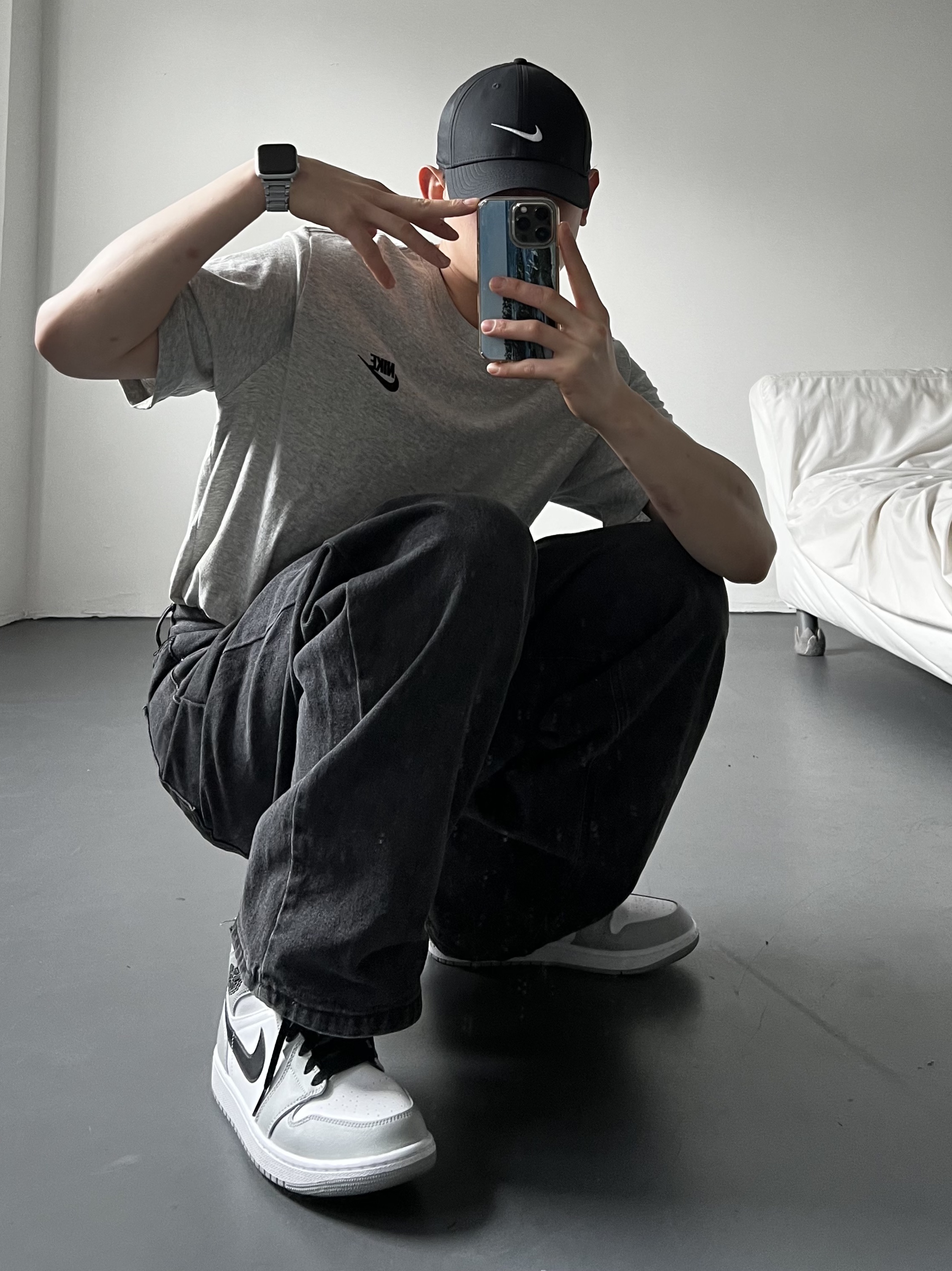 Jordan 1 Mid Light Smoke Grey 착용 스타일 - 3