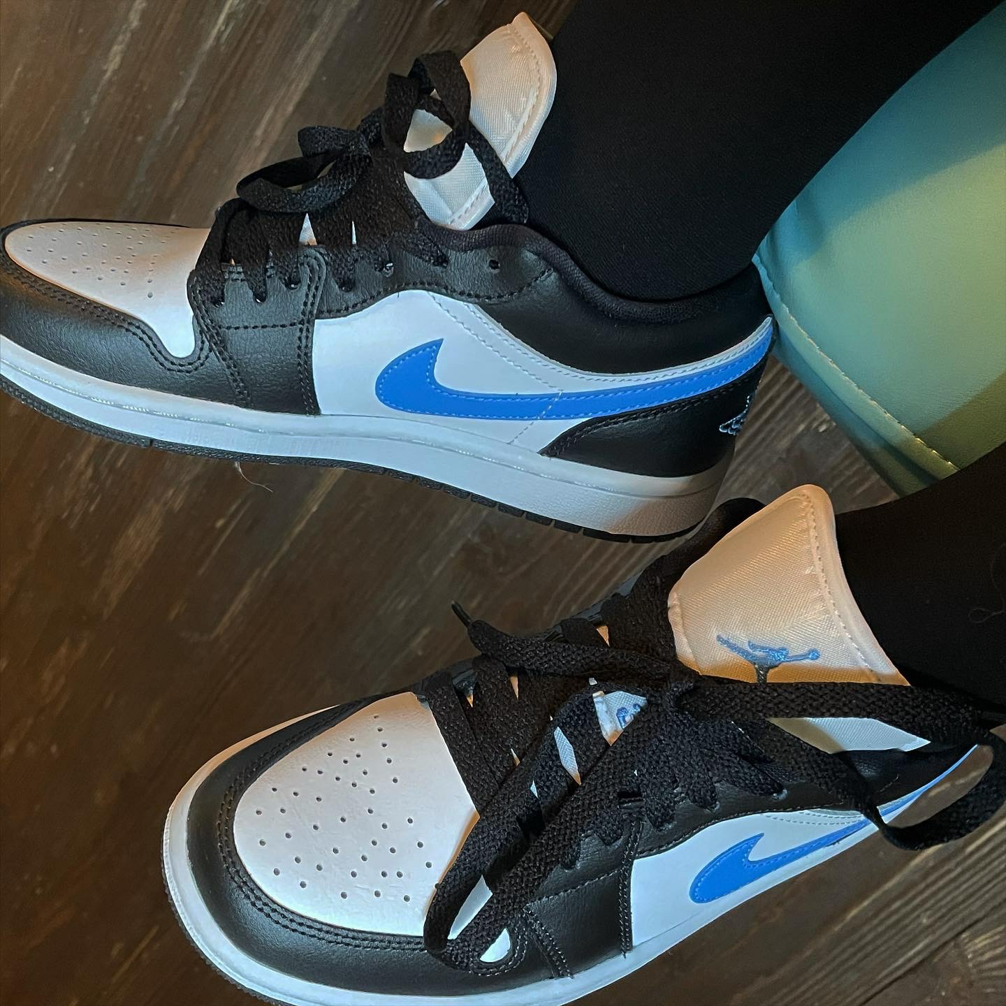 (W) Jordan 1 Low Black University Blue 착용 스타일