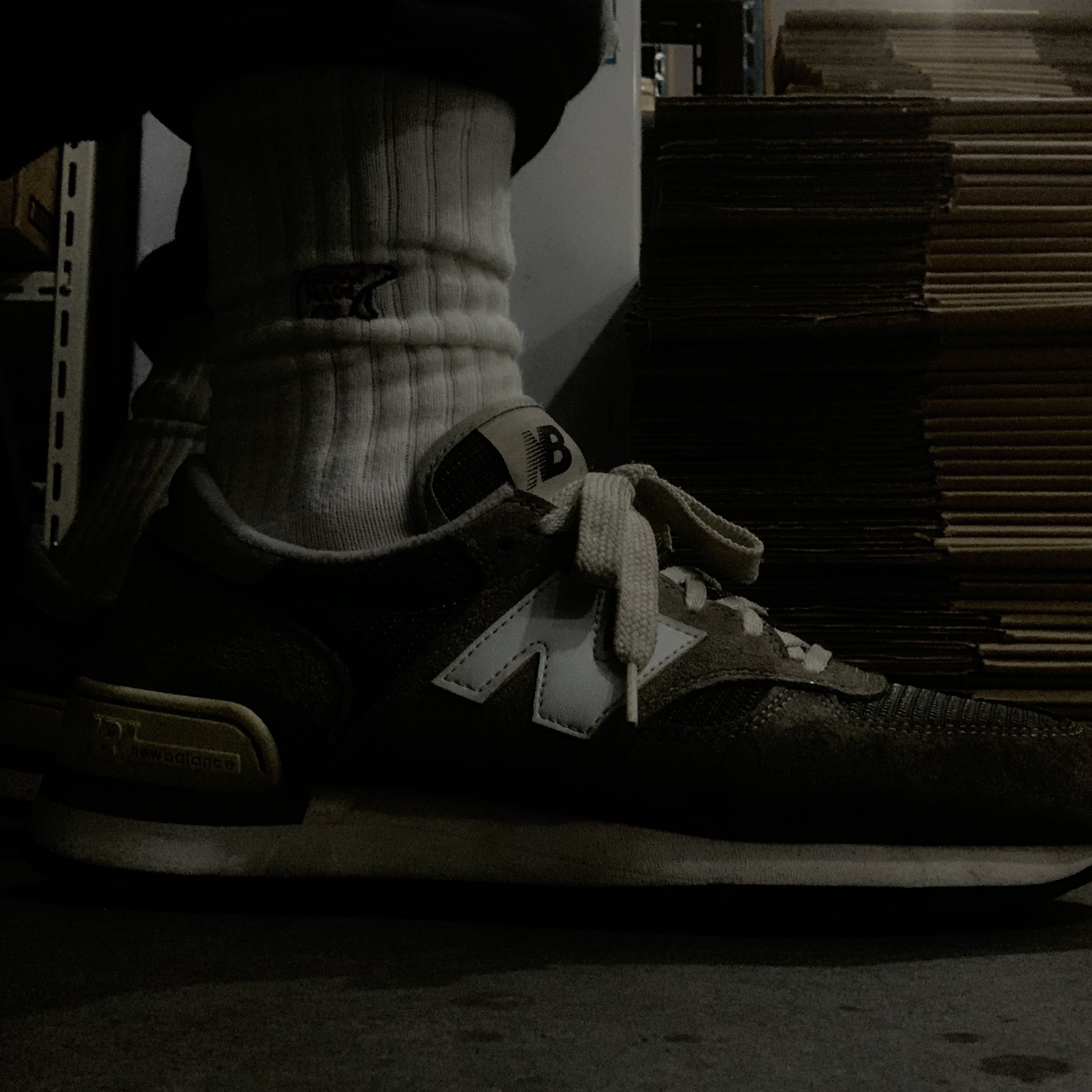 New Balance 990 Made in USA Grey 착용 스타일 - 1