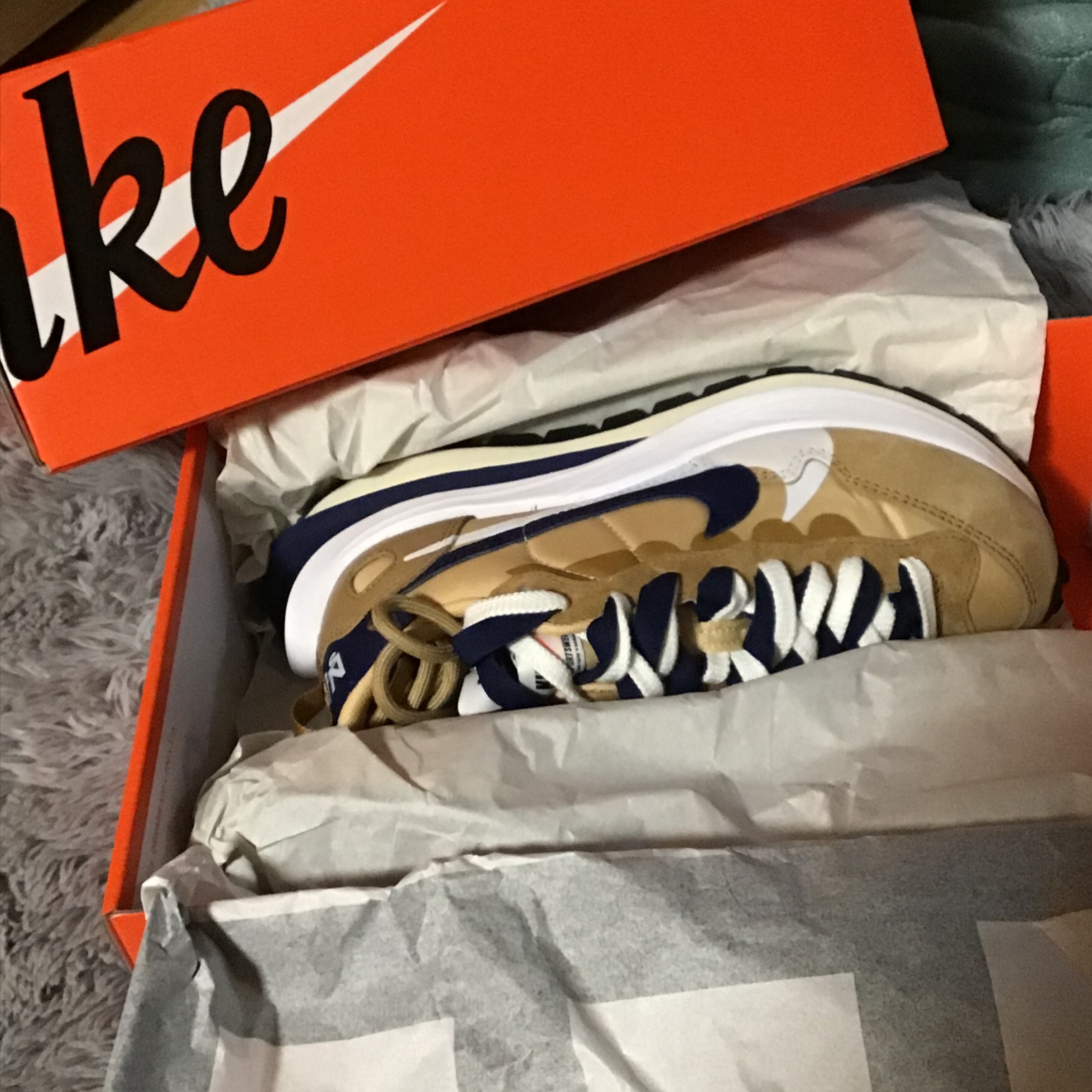 Nike x Sacai VaporWaffle Sesame and Blue Void 착용 스타일