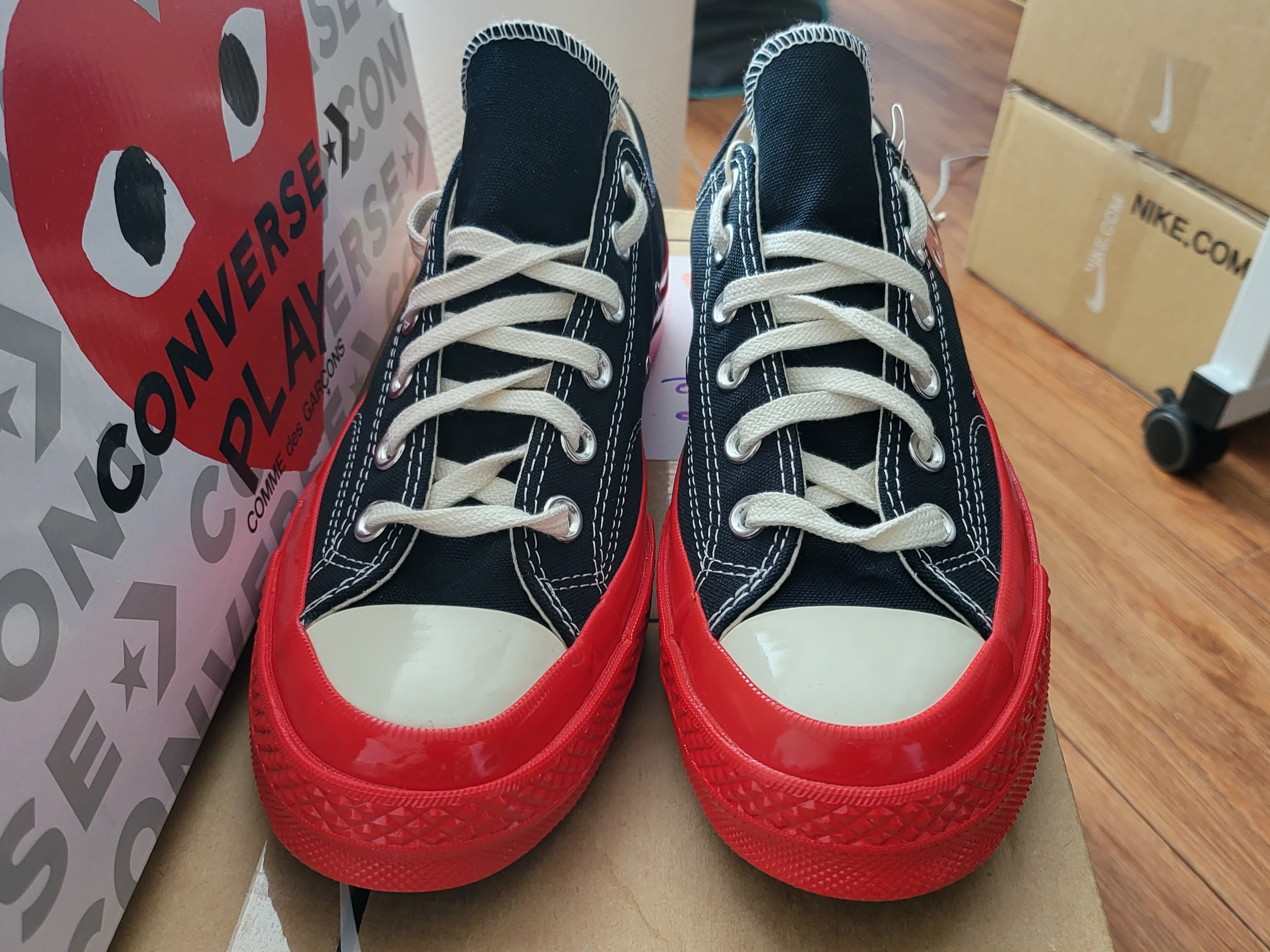 Converse x Play Comme des Garcons Chuck 70 Ox Black 착용 스타일 - 2
