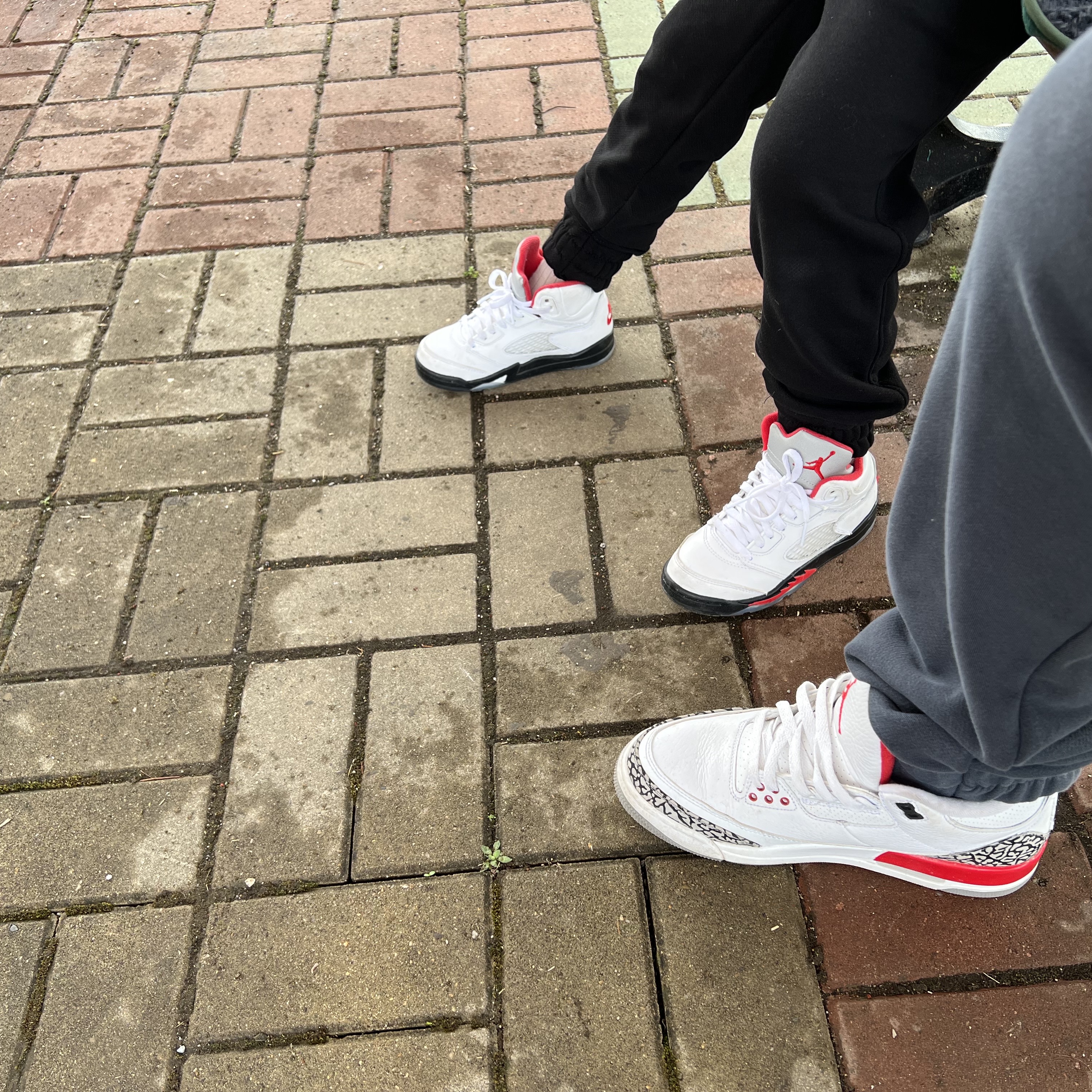 (PS) Jordan 5 Retro Fire Red Silver Tongue 2020, Jordan 3 Retro Cardinal Red 착용 스타일 - 2