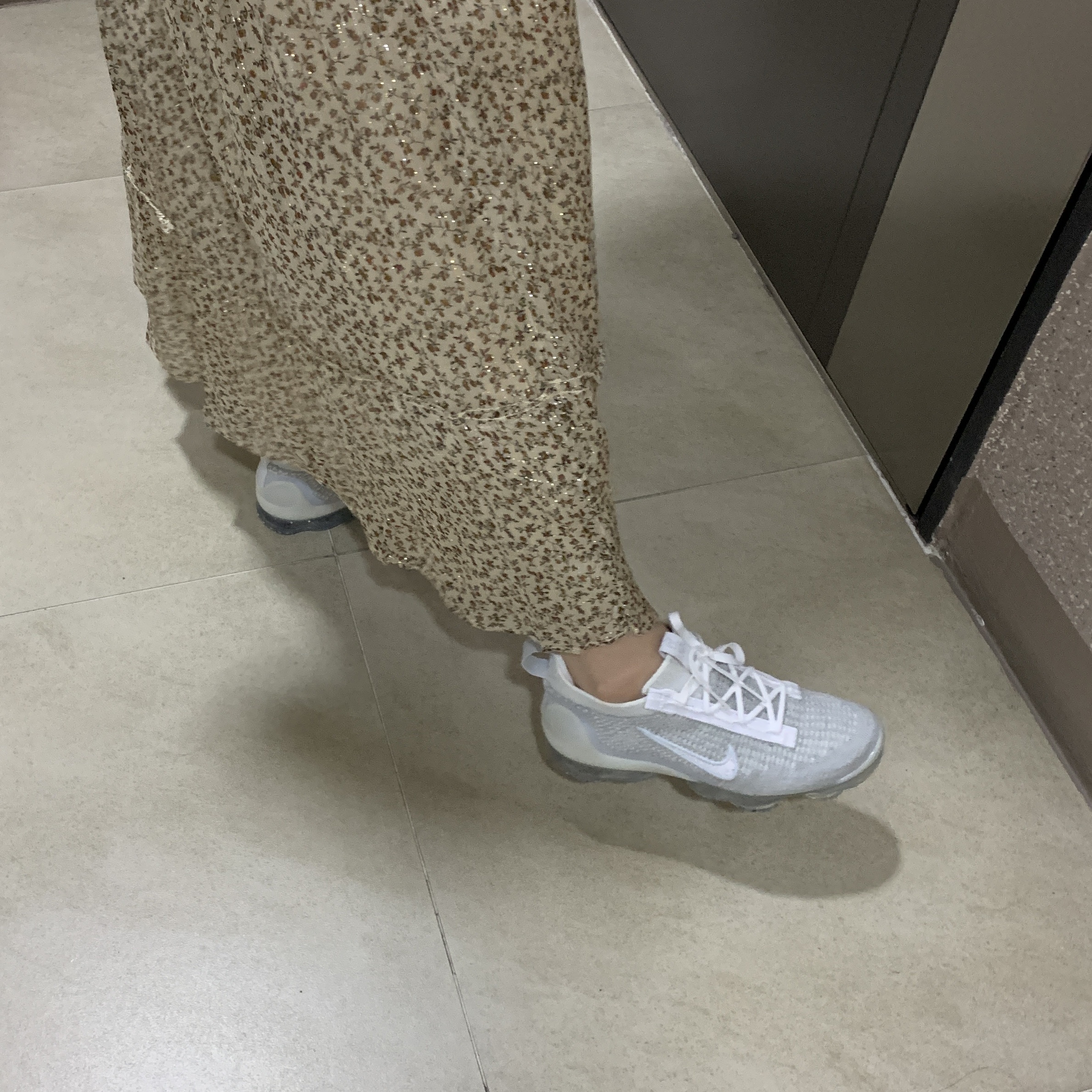 (W) Nike Air Vapormax 2021 Flyknit White Pure Platinum 착용 스타일