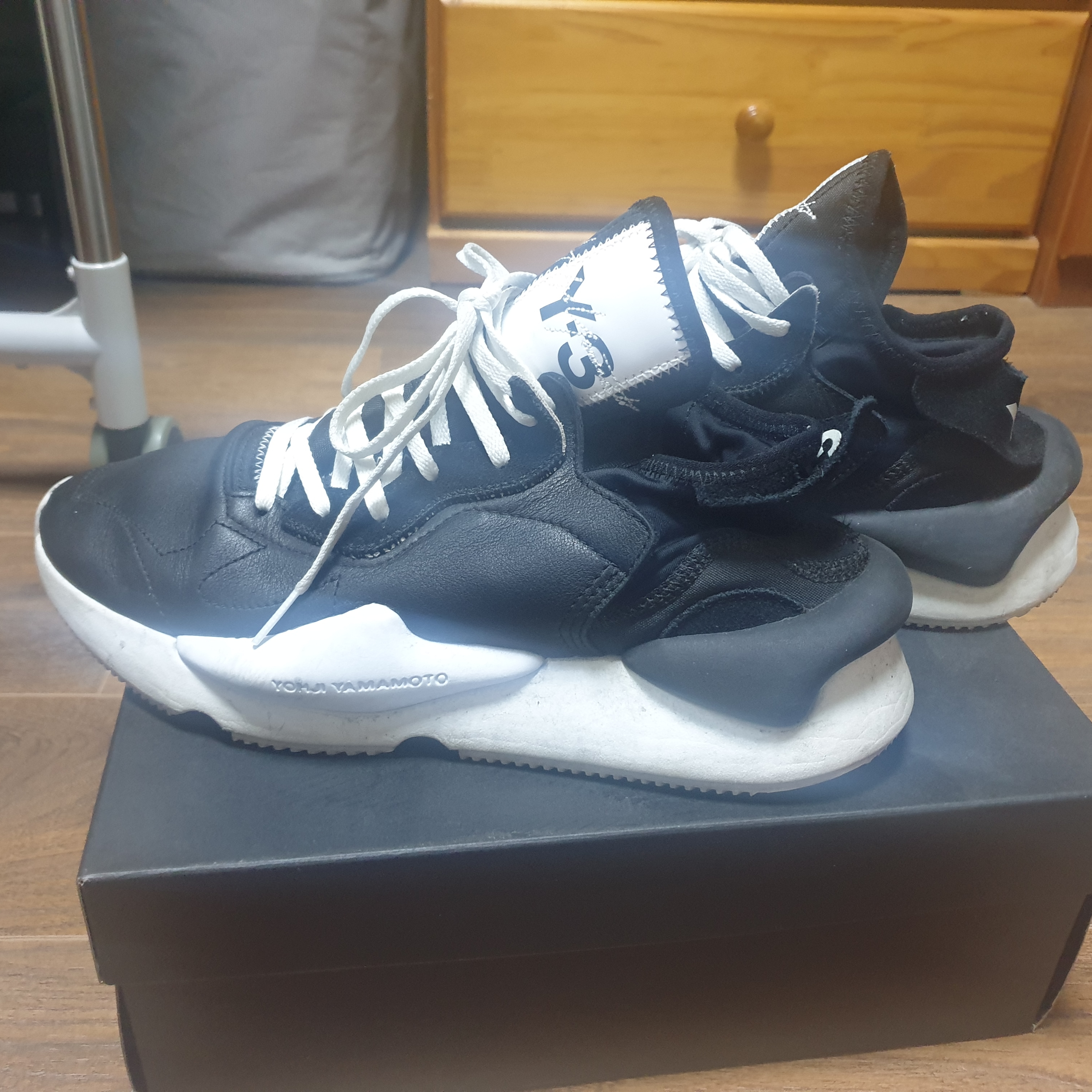 Y-3 Kaiwa Black White 착용 스타일