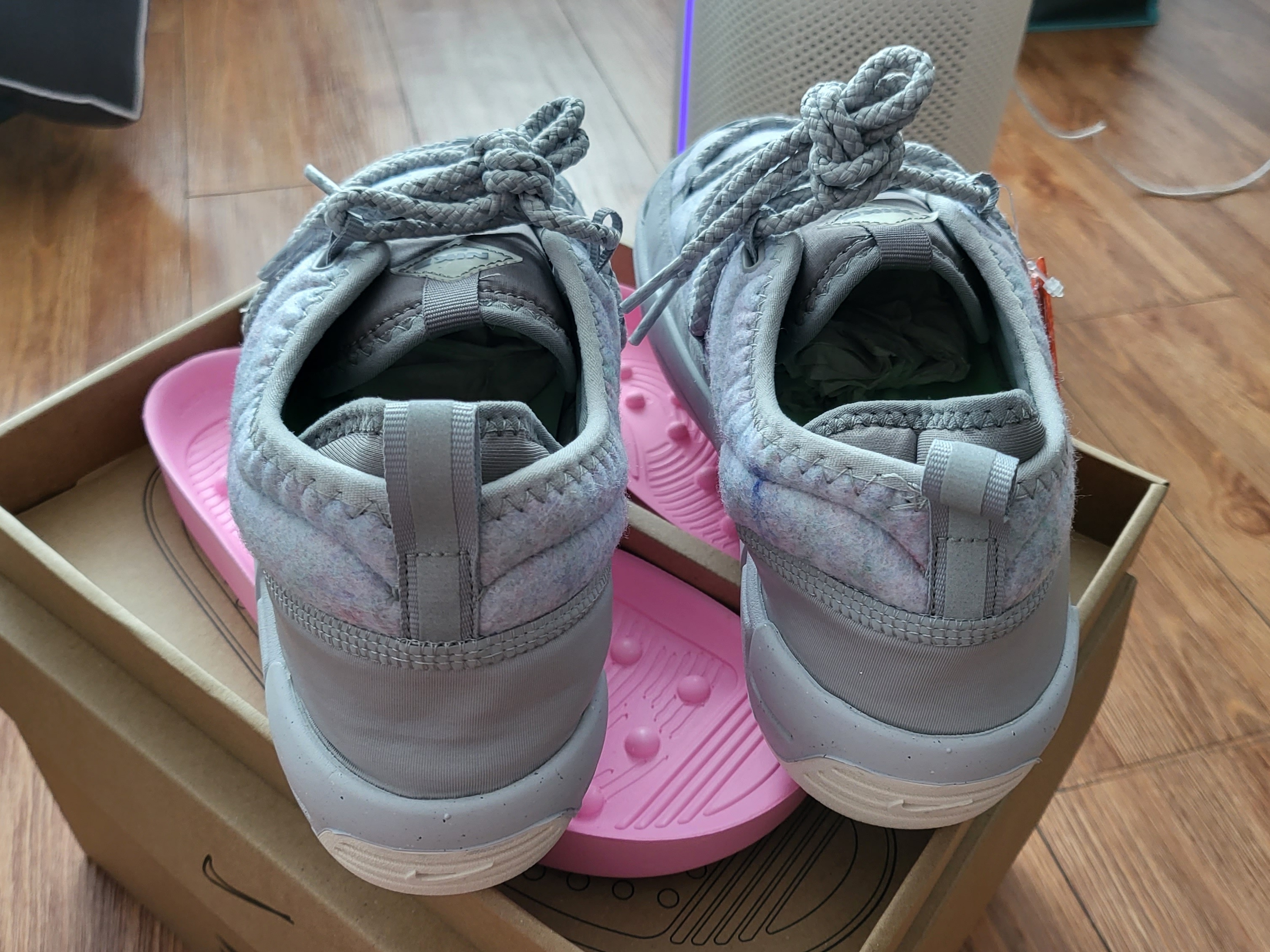 Nike Offline Pack Light Smoke Grey 착용 스타일 - 5