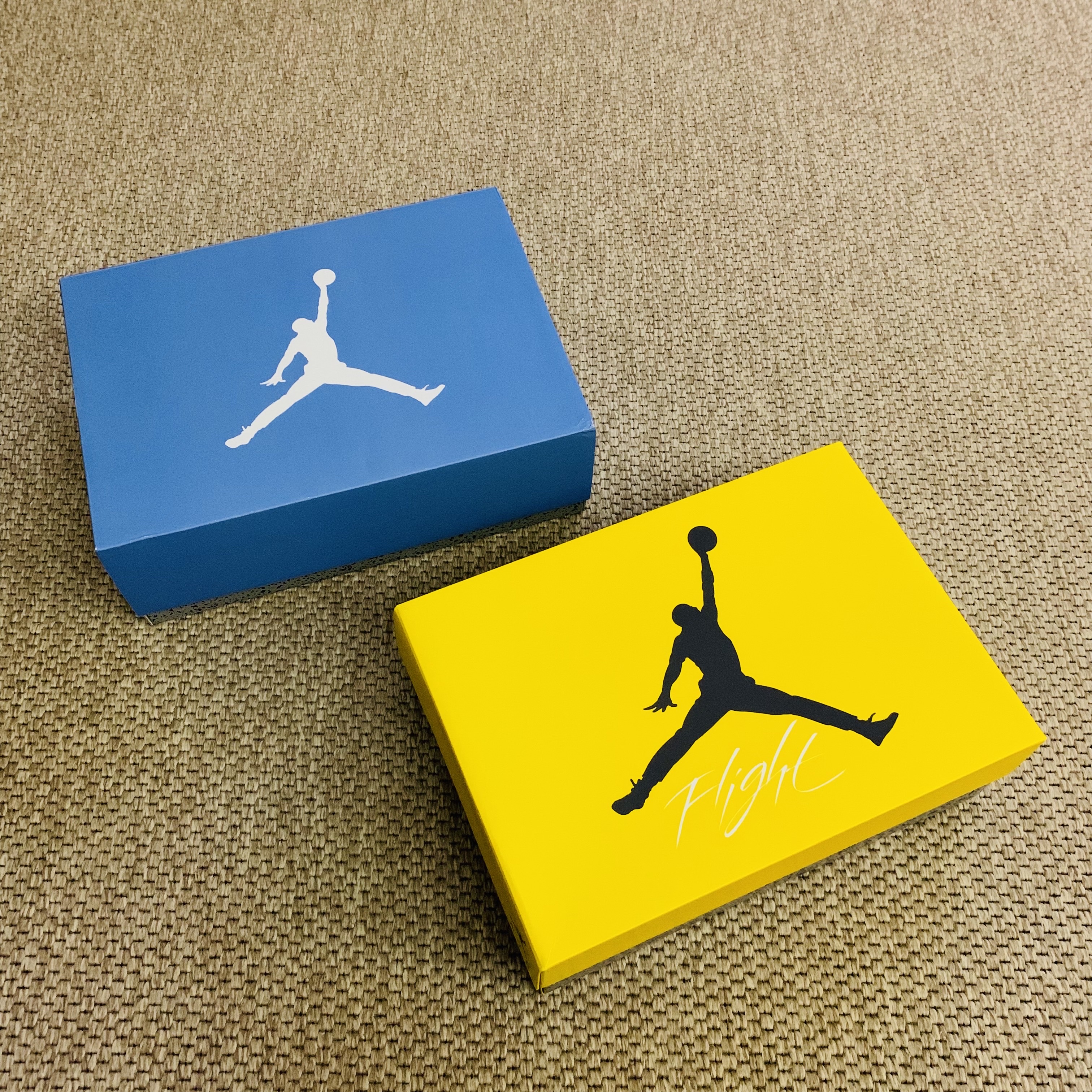 Jordan 6 Retro University Blue, Jordan 4 Retro Tour Yellow 착용 스타일 - 1