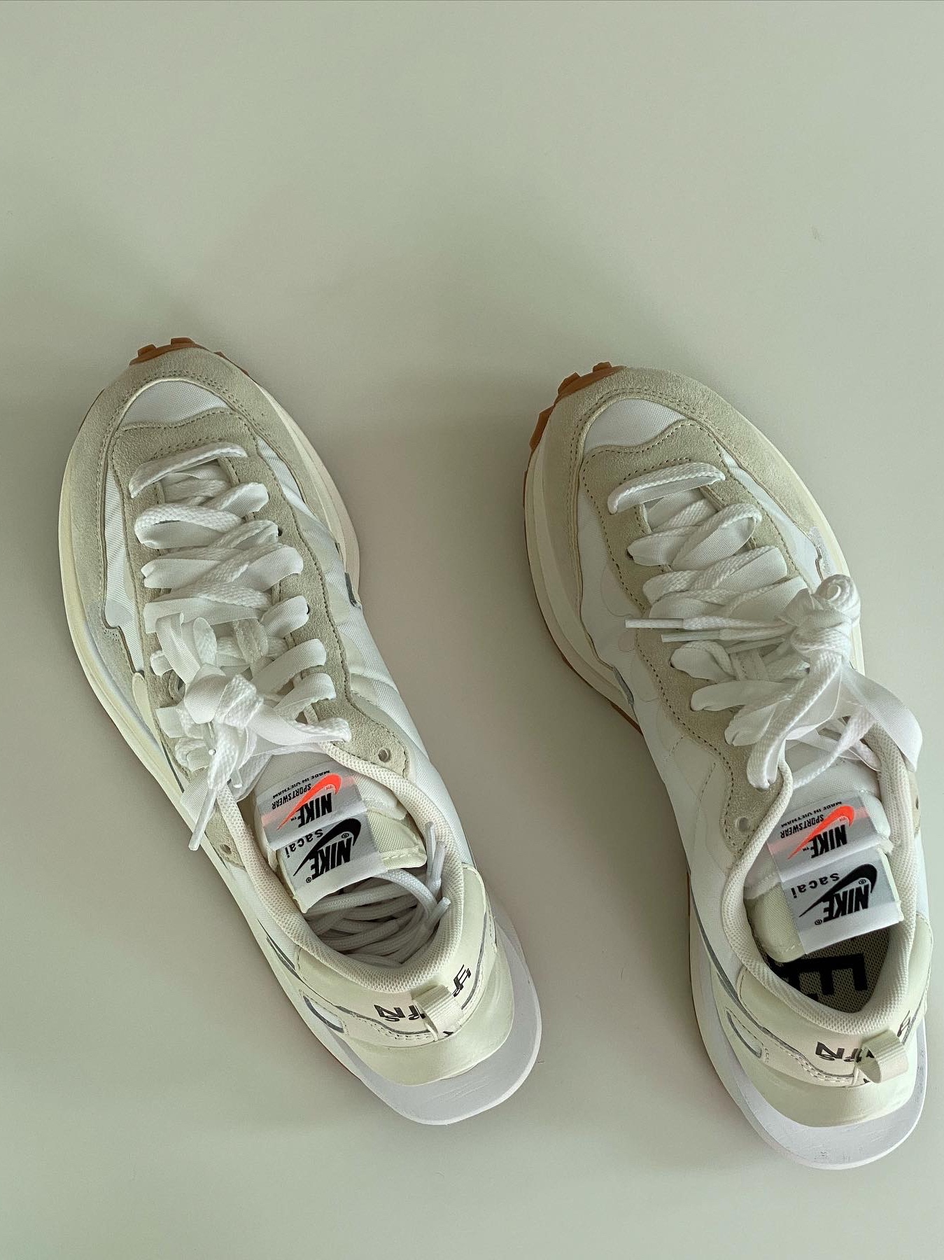 Nike x Sacai VaporWaffle White and Gum 착용 스타일 - 1