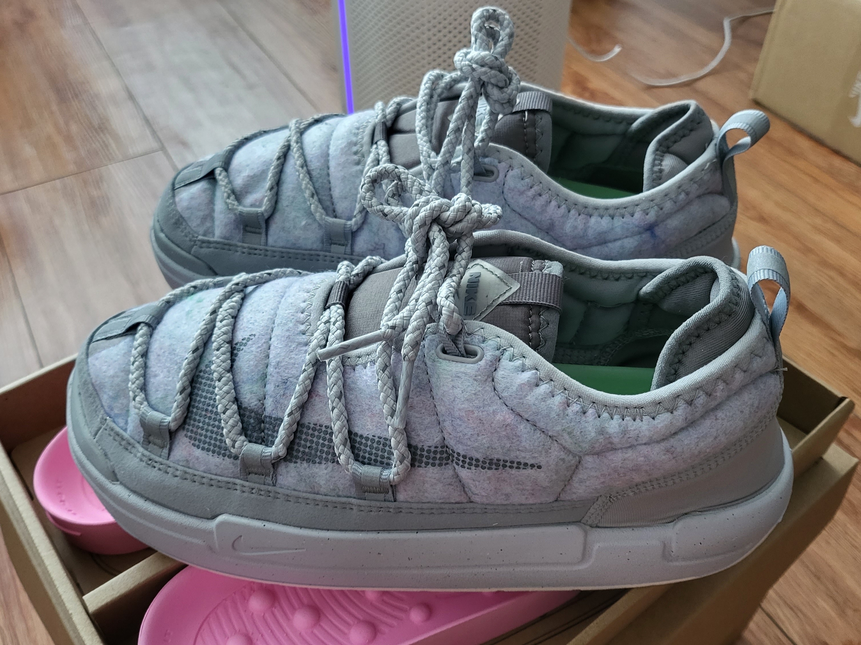 Nike Offline Pack Light Smoke Grey 착용 스타일 - 4