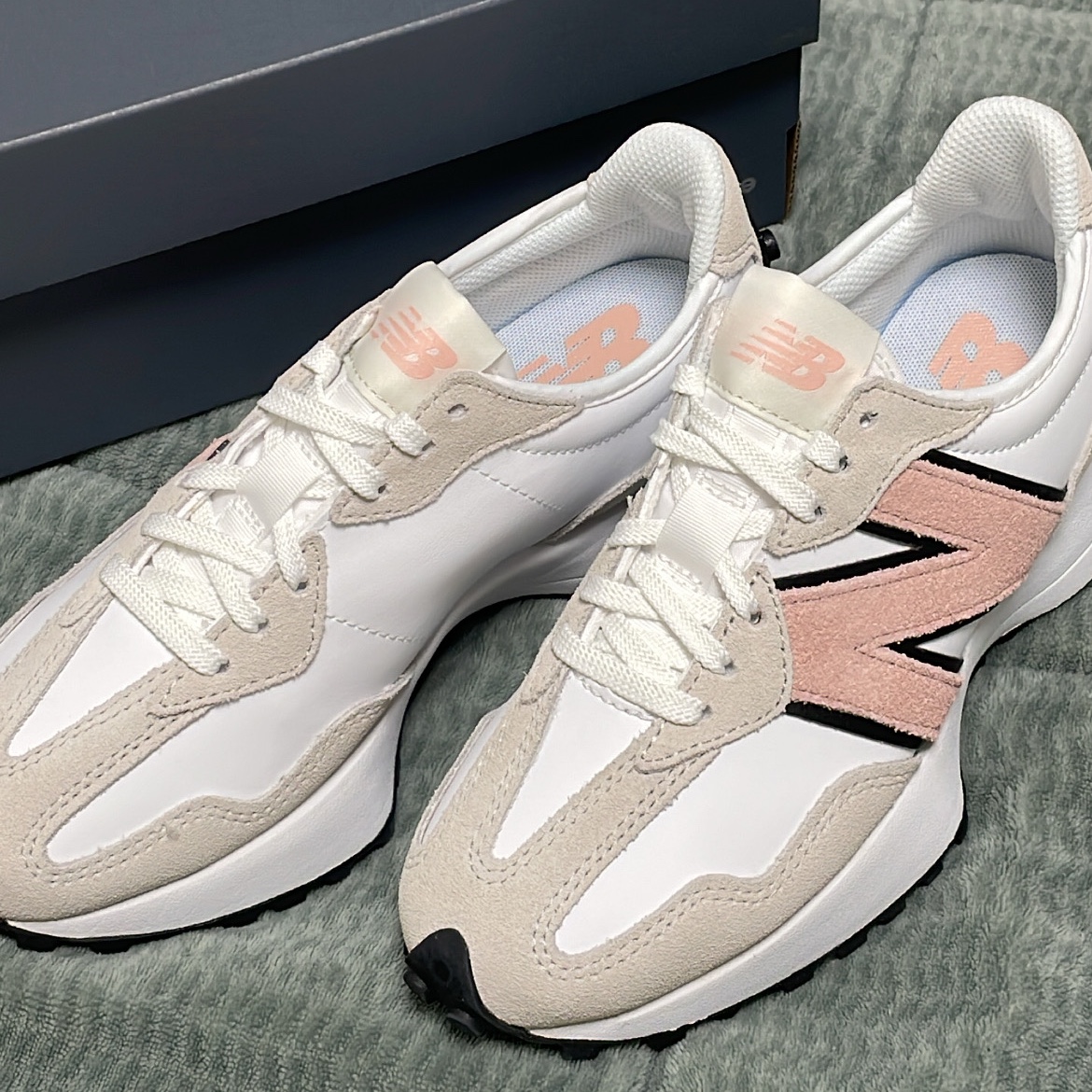(W) New Balance 327 Pink Haze 착용 스타일