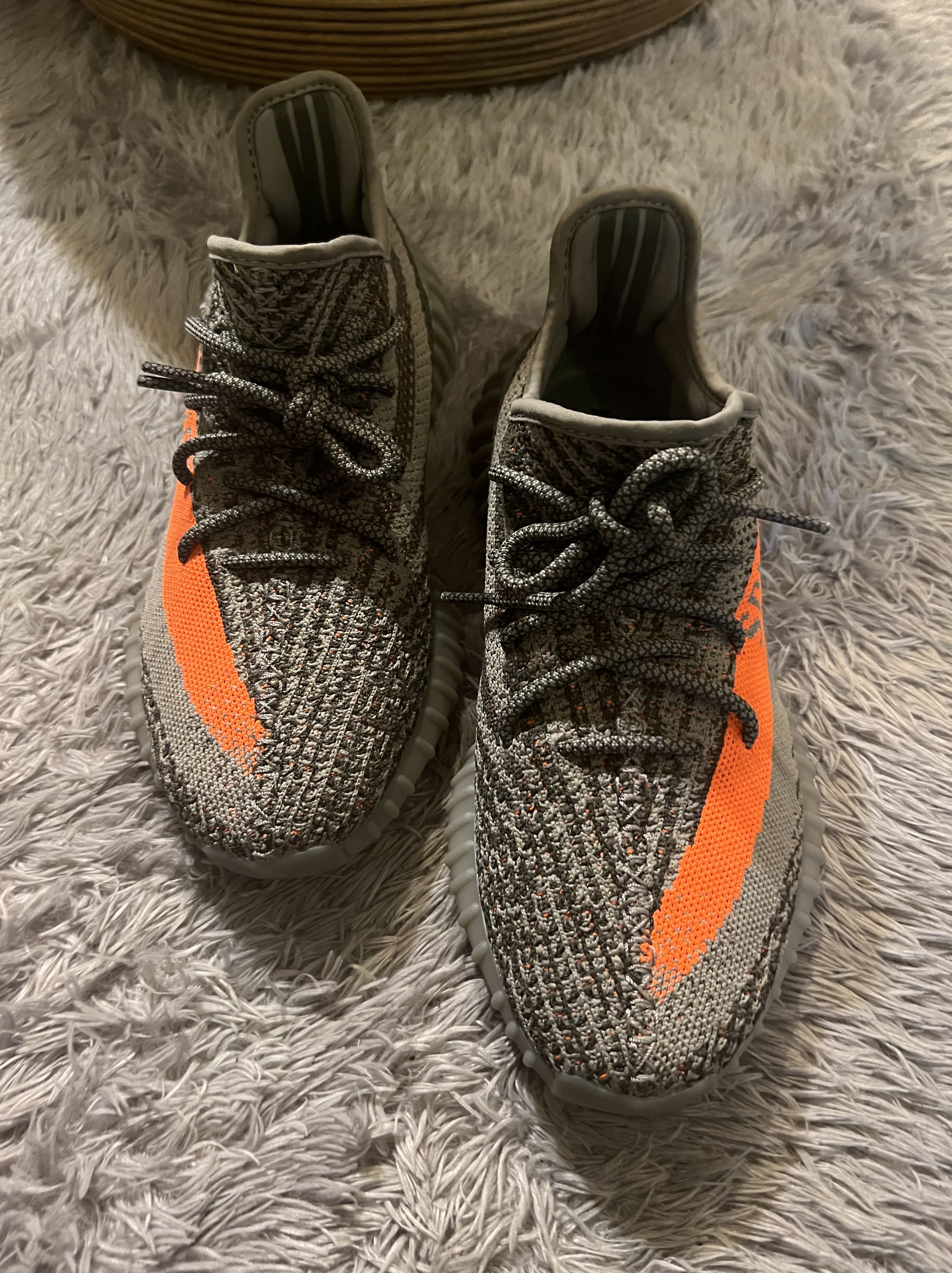 Adidas Yeezy Boost 350 V2 Beluga - Reflective 착용 스타일