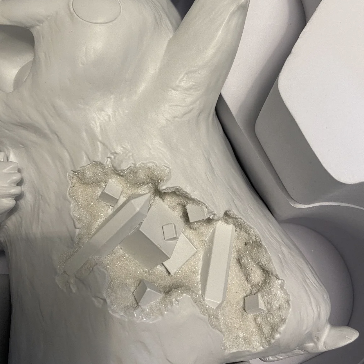 Daniel Arsham x Pokemon Crystalized Charmander 착용 스타일 - 3